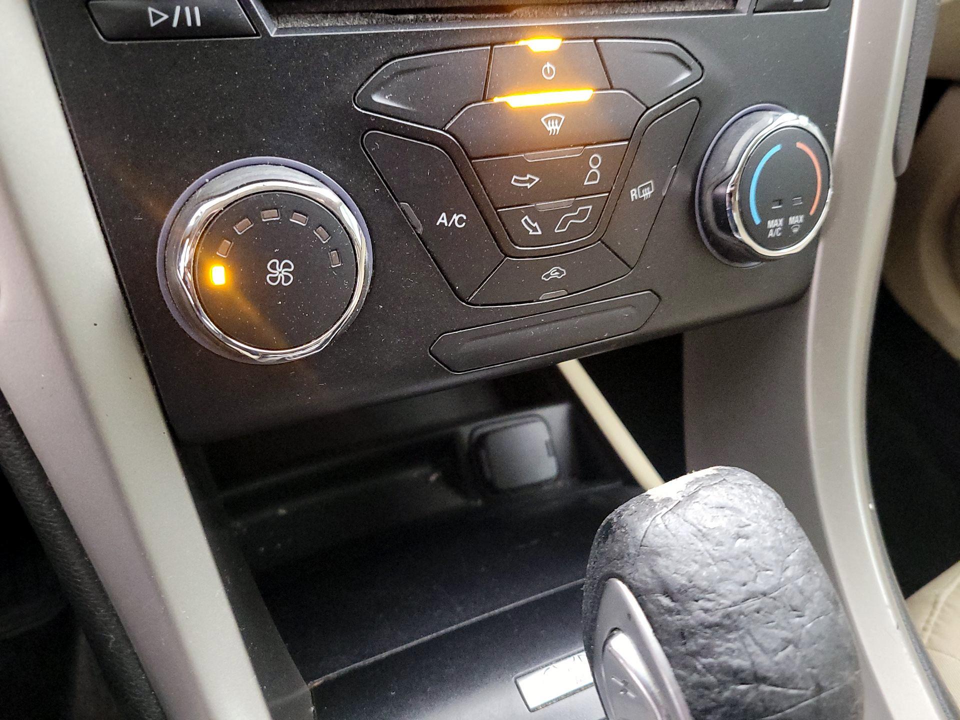 Thumbnail: 2015 Ford Fusion - 16