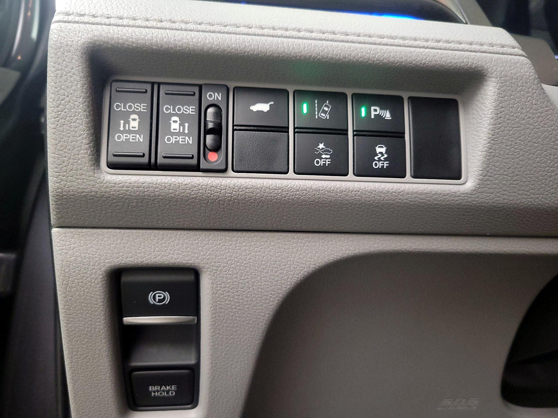 Thumbnail: 2018 Honda Odyssey - 13