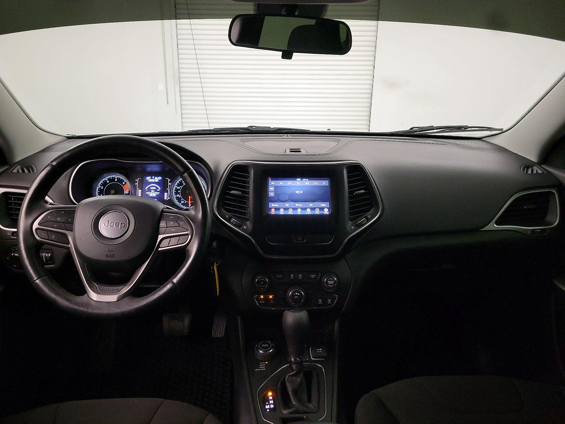 Thumbnail: 2020 Jeep Cherokee - 9