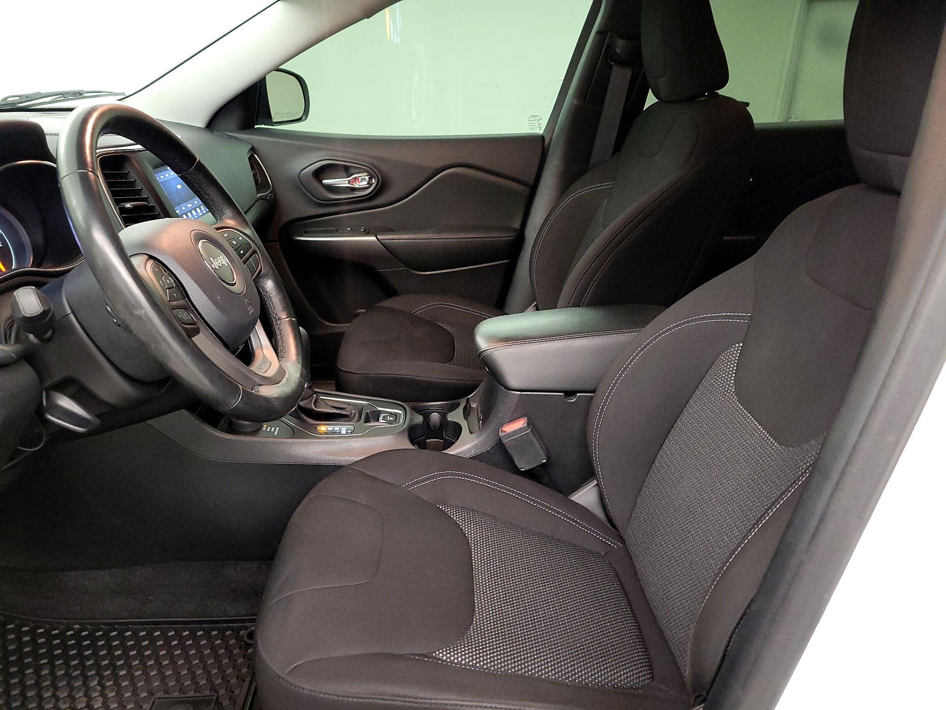 Thumbnail: 2020 Jeep Cherokee - 11