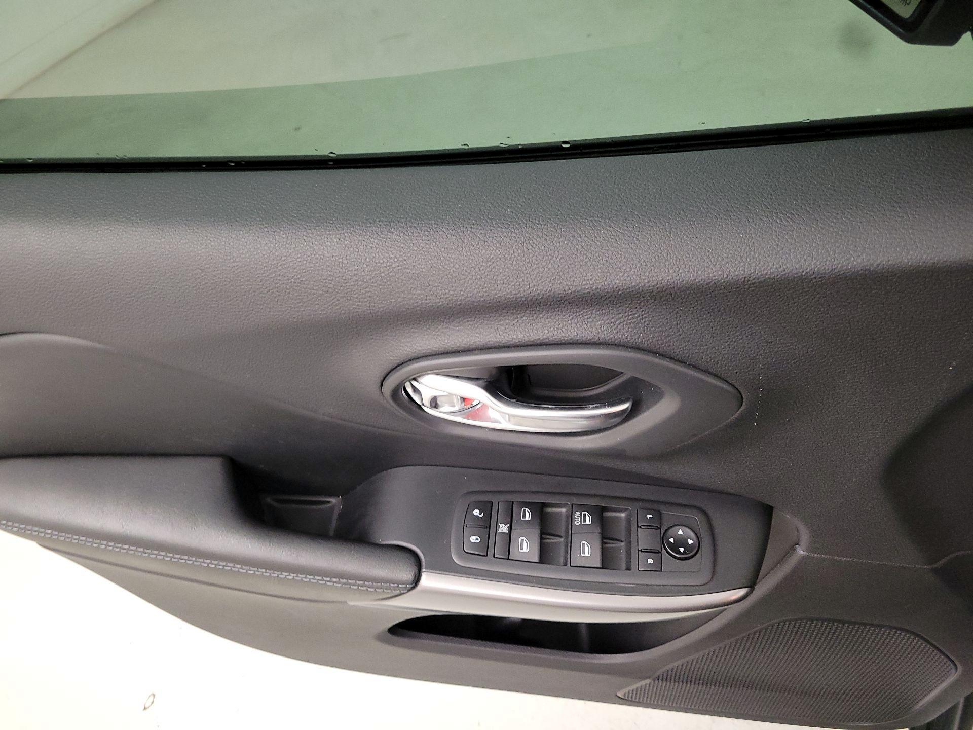 Thumbnail: 2020 Jeep Cherokee - 12