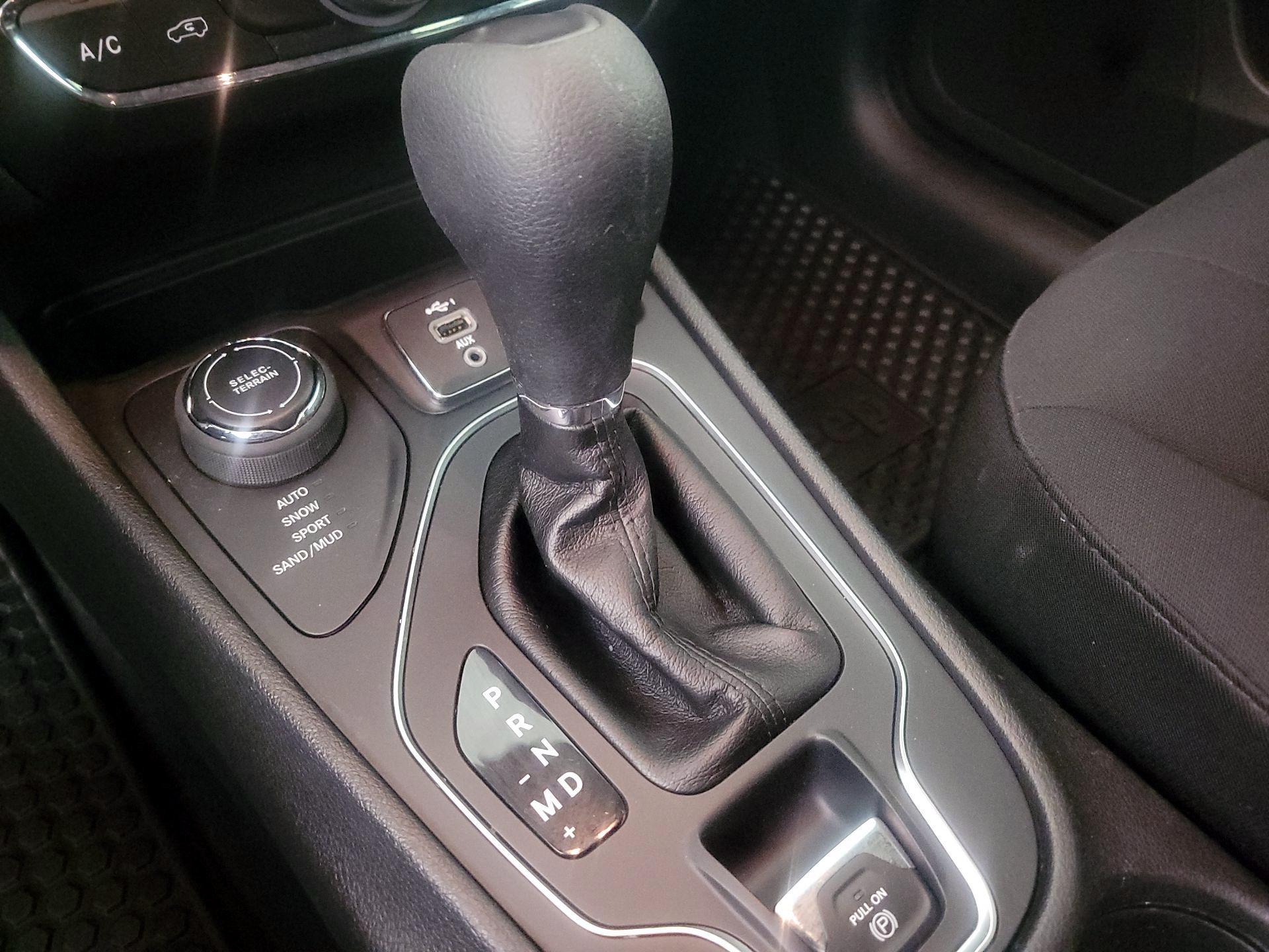 Thumbnail: 2020 Jeep Cherokee - 17