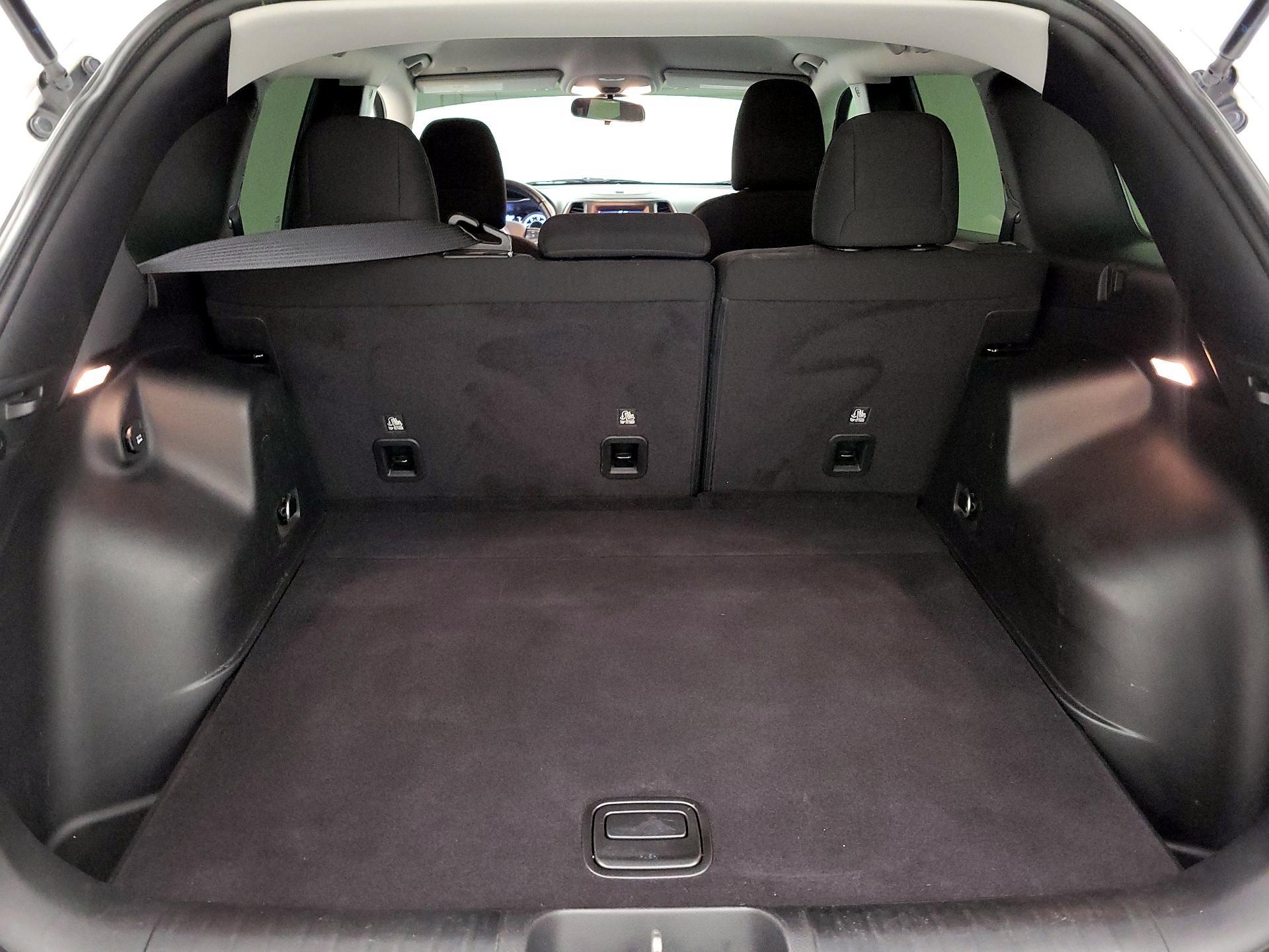 Thumbnail: 2020 Jeep Cherokee - 20