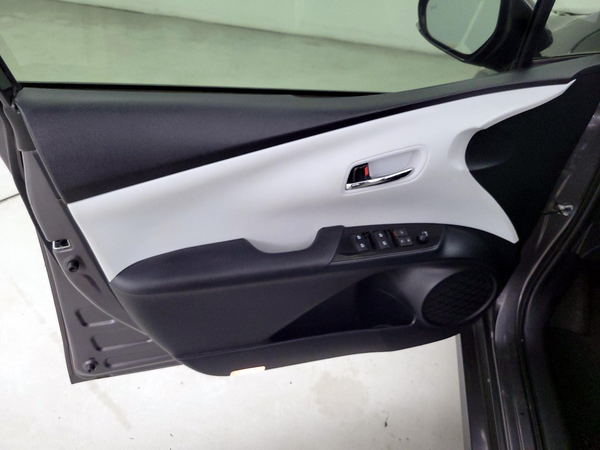 Thumbnail: 2018 Toyota Prius - 12