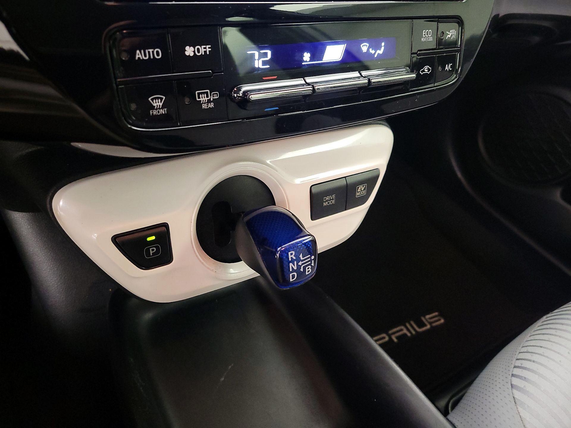 Thumbnail: 2018 Toyota Prius - 16