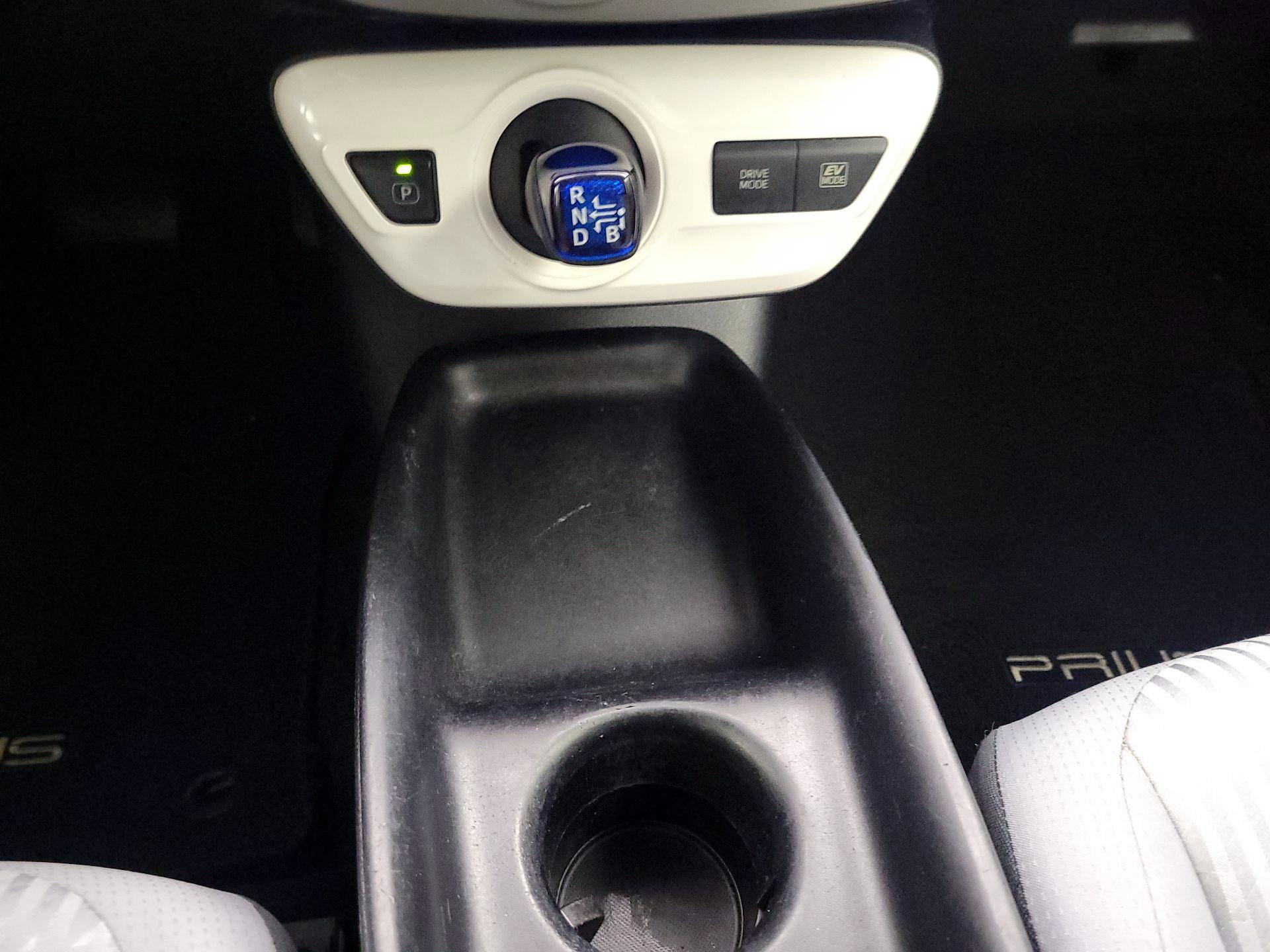 Thumbnail: 2018 Toyota Prius - 17