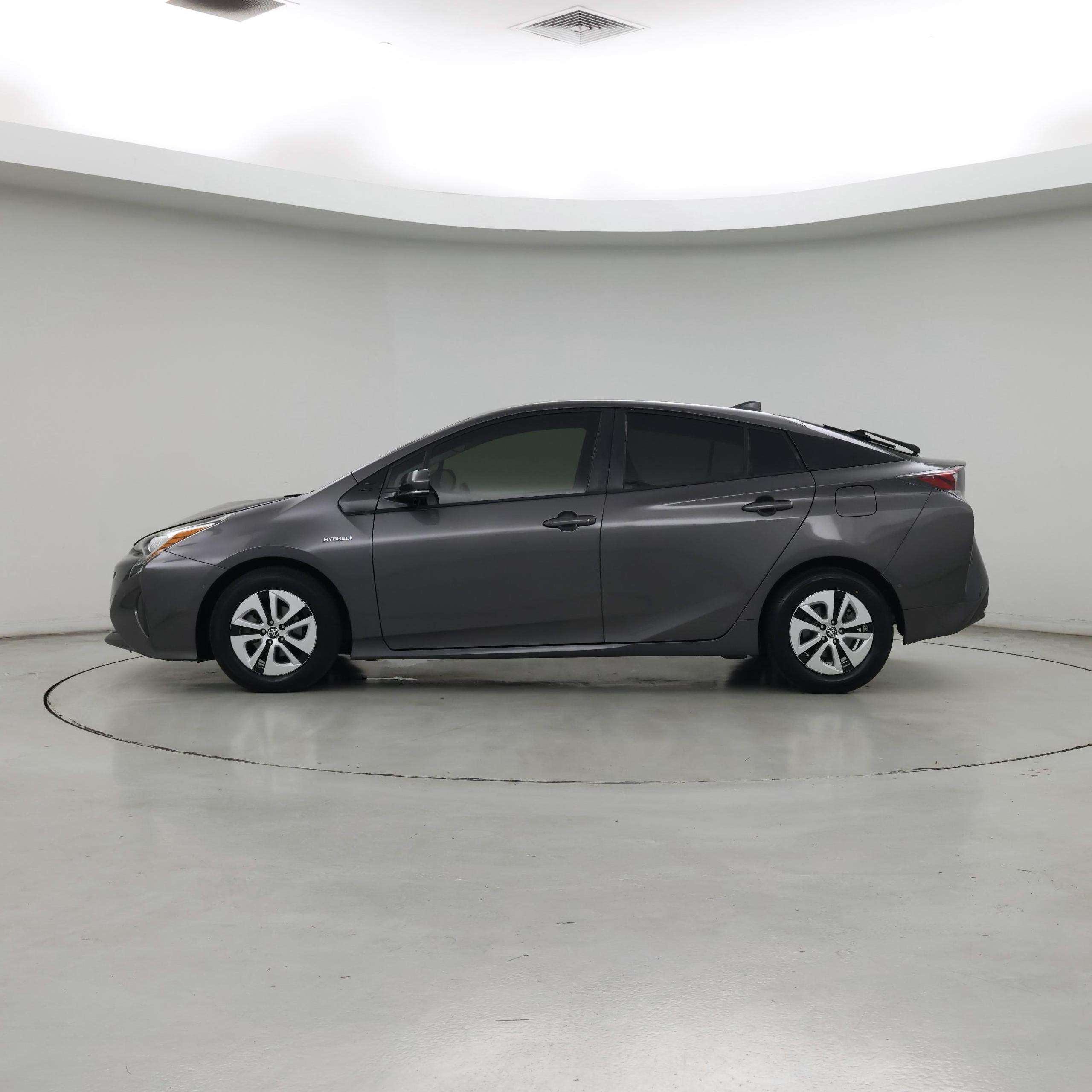 Thumbnail: 2018 Toyota Prius - 3