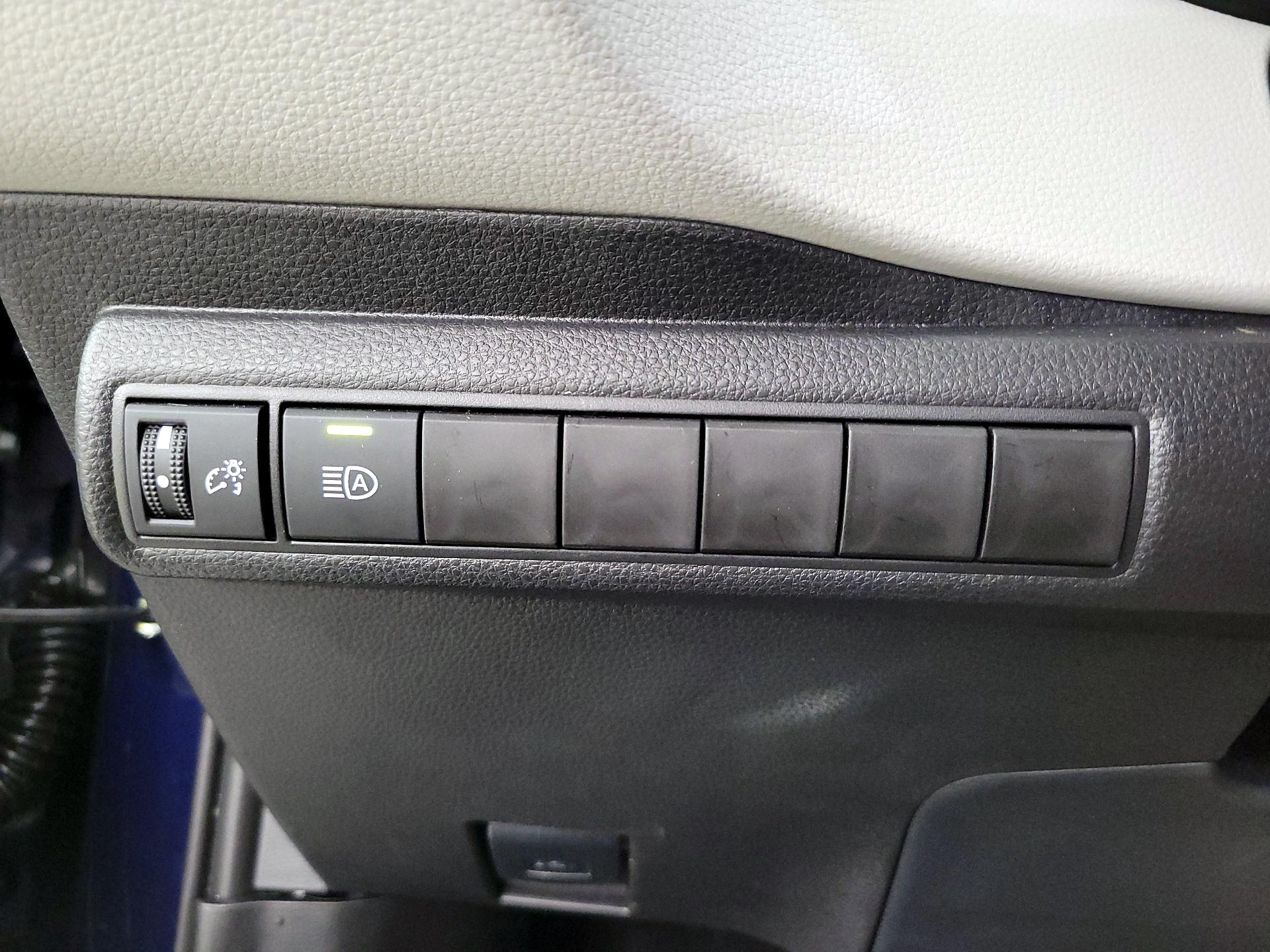 Thumbnail: 2025 Toyota Corolla - 13