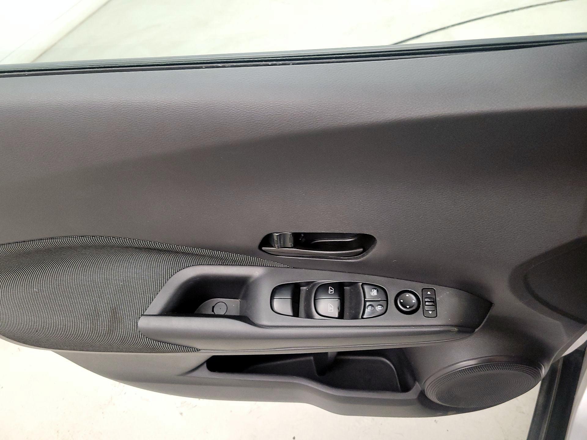 Thumbnail: 2020 Nissan Kicks - 12