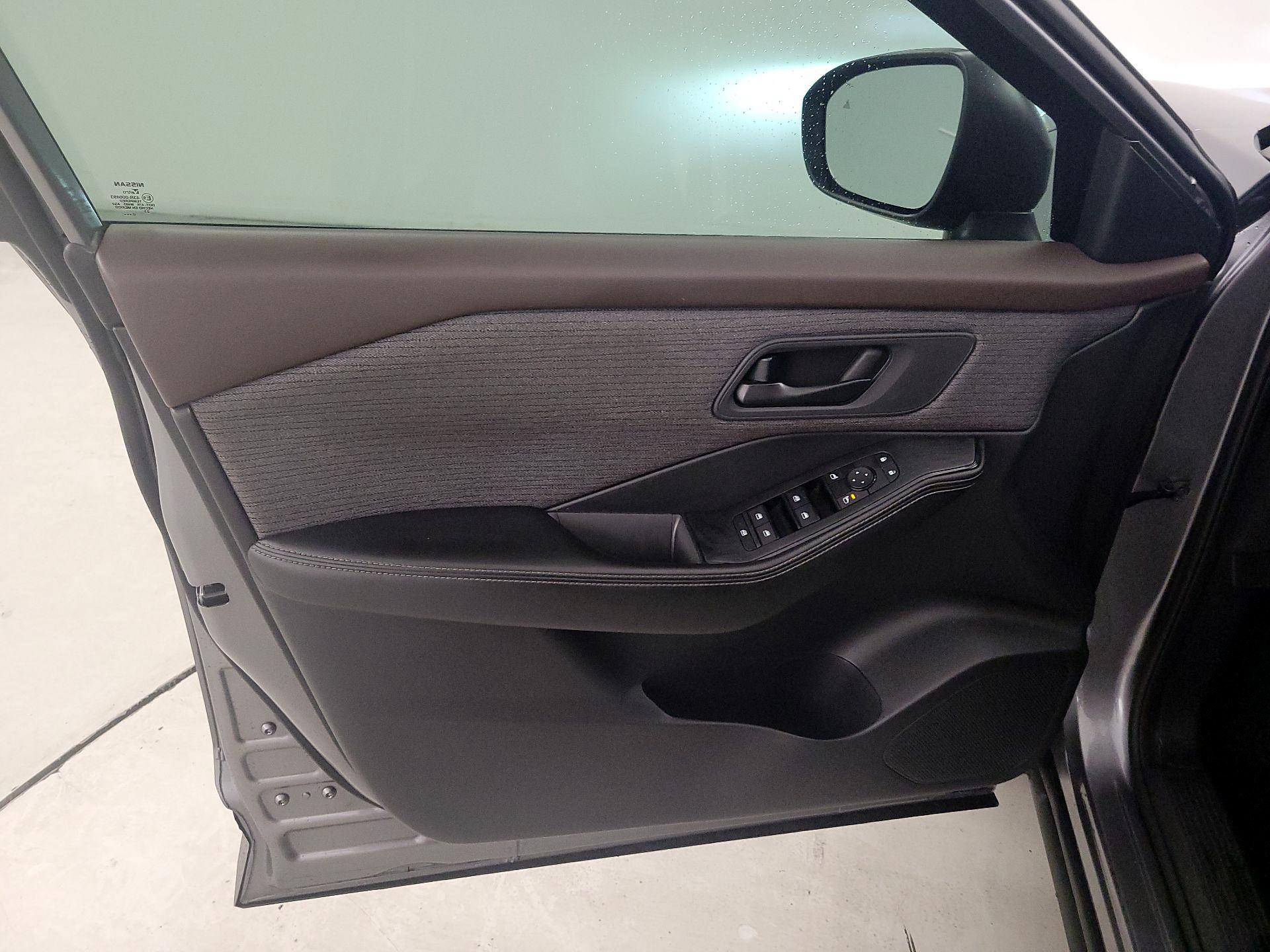 Thumbnail: 2021 Nissan Rogue - 12