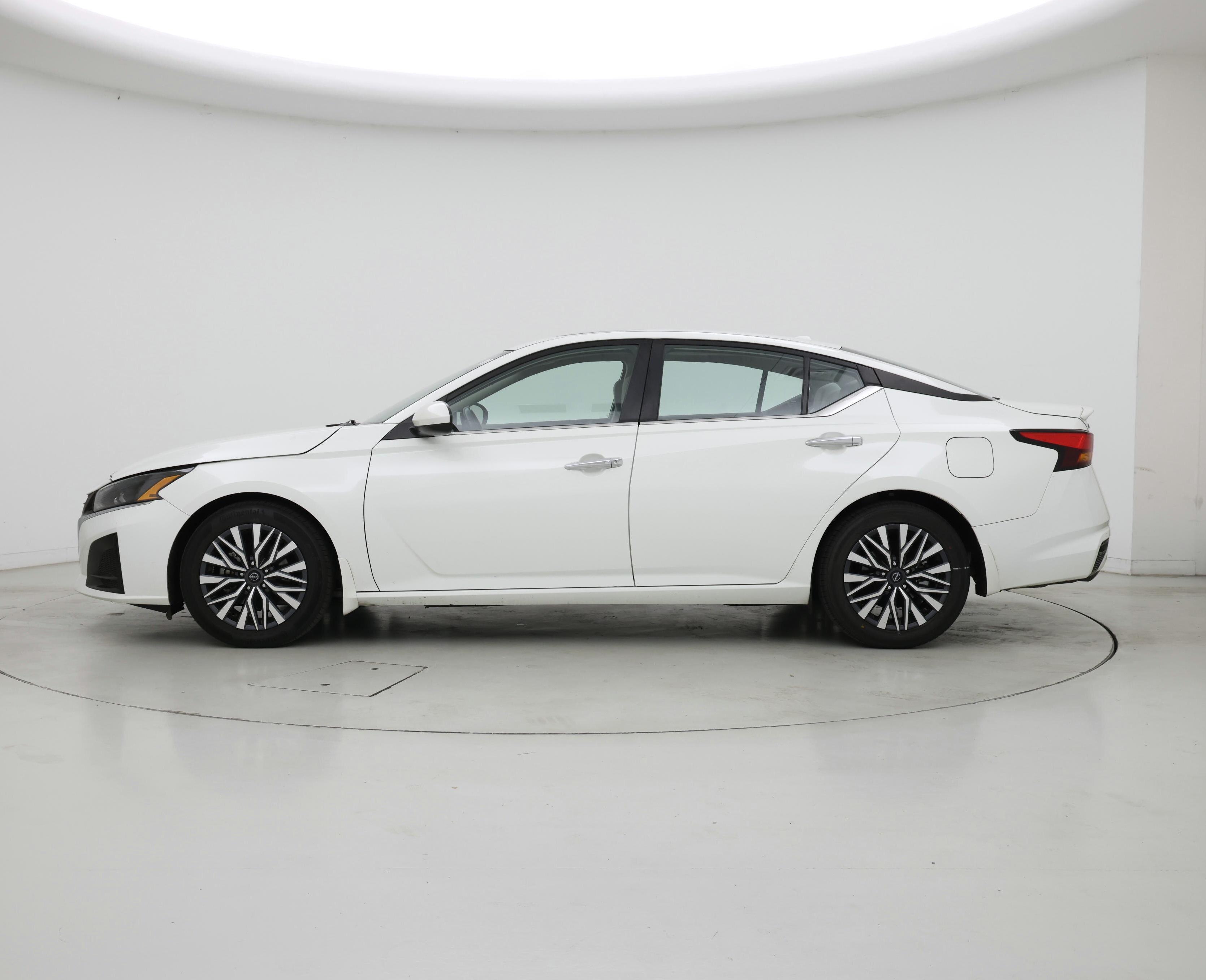 Thumbnail: 2023 Nissan Altima - 3