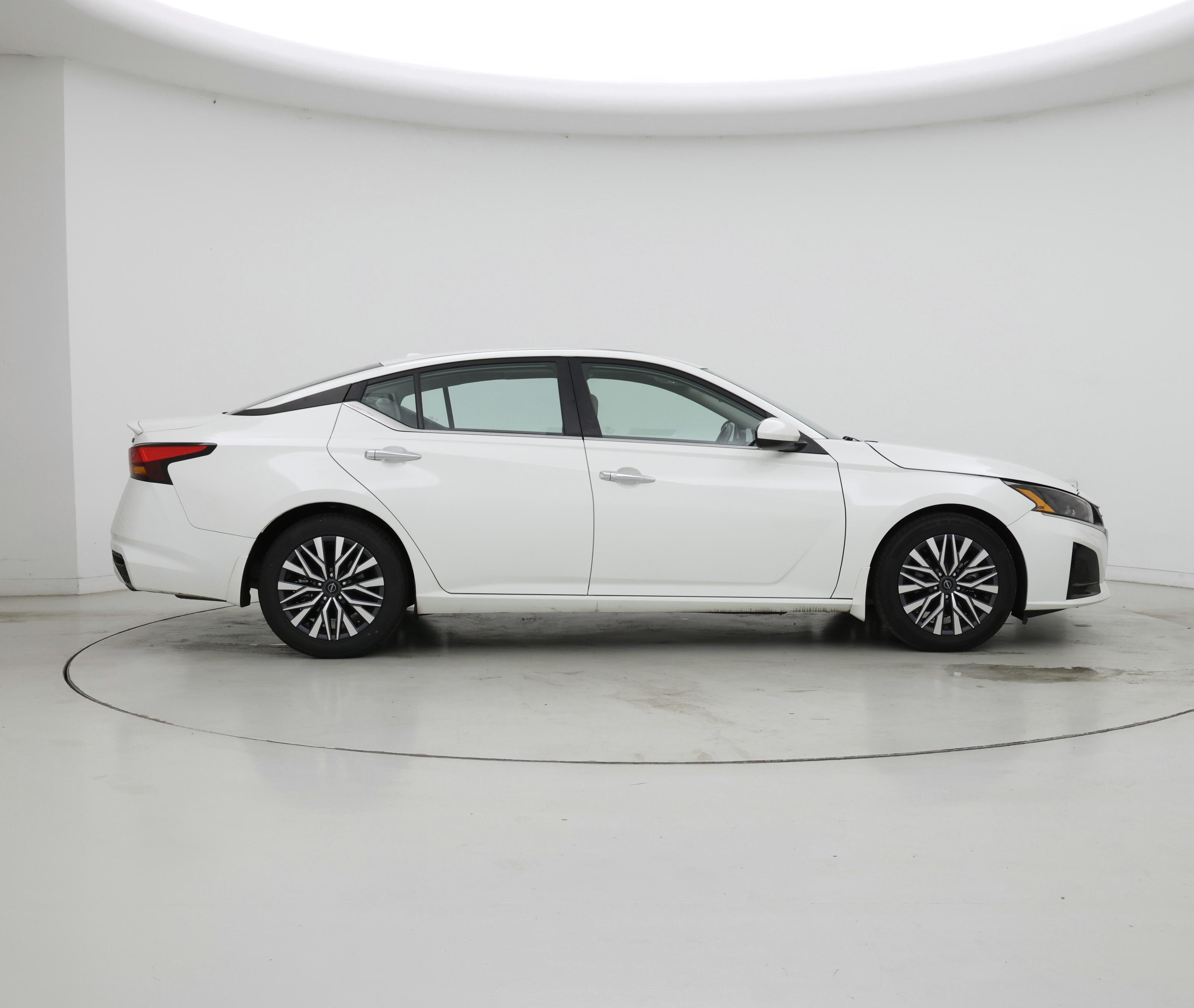 Thumbnail: 2023 Nissan Altima - 7