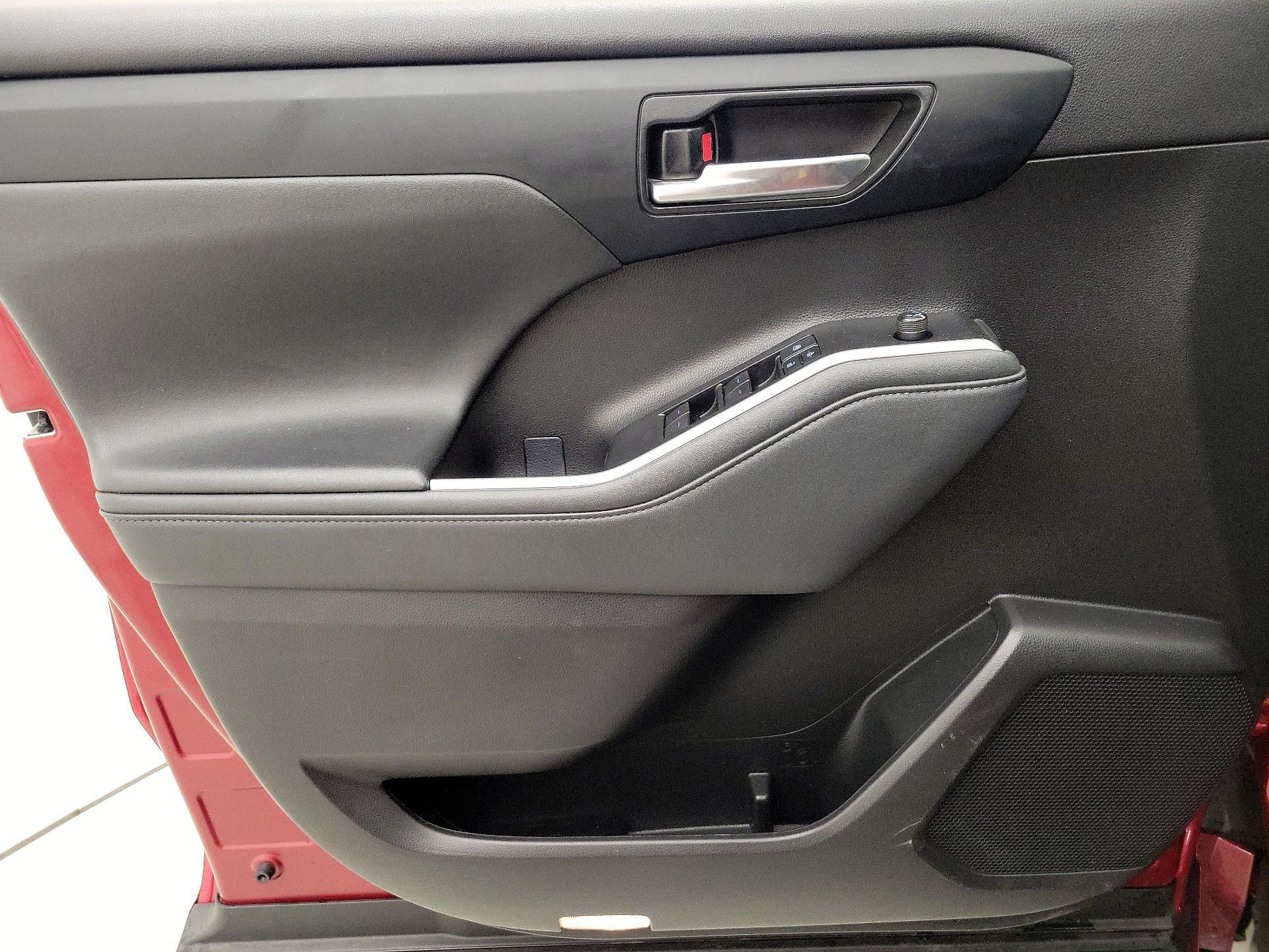 Thumbnail: 2021 Toyota Highlander - 12