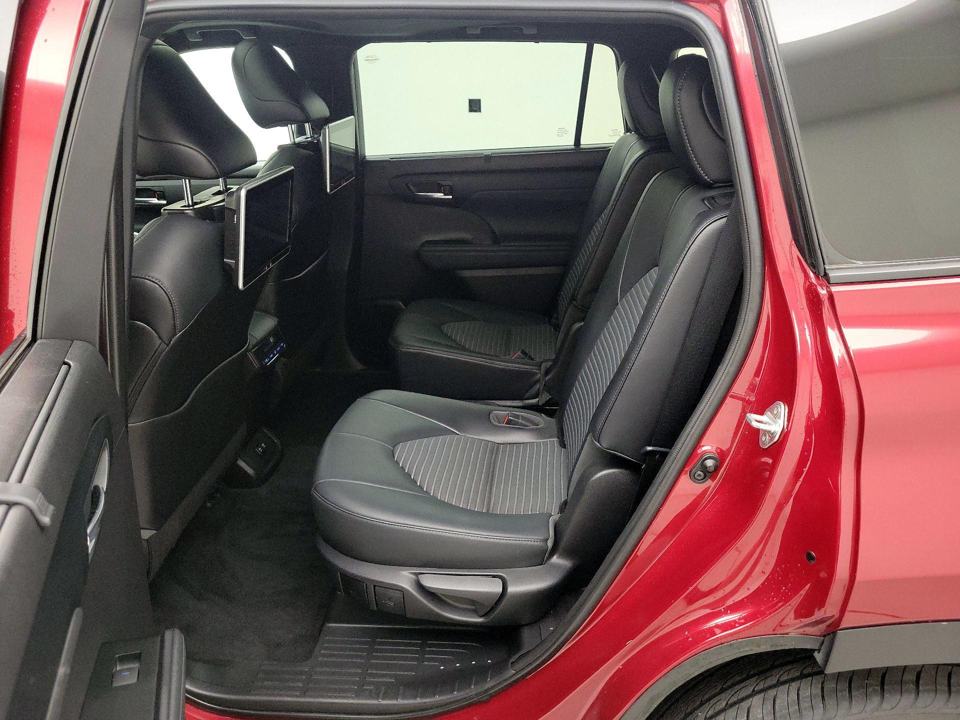 Thumbnail: 2021 Toyota Highlander - 20