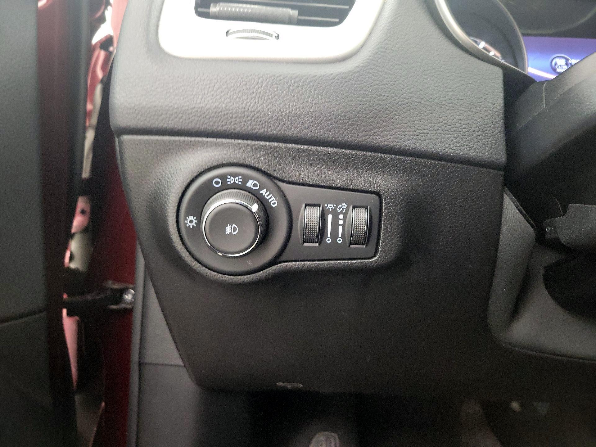 Thumbnail: 2021 Jeep Compass - 13