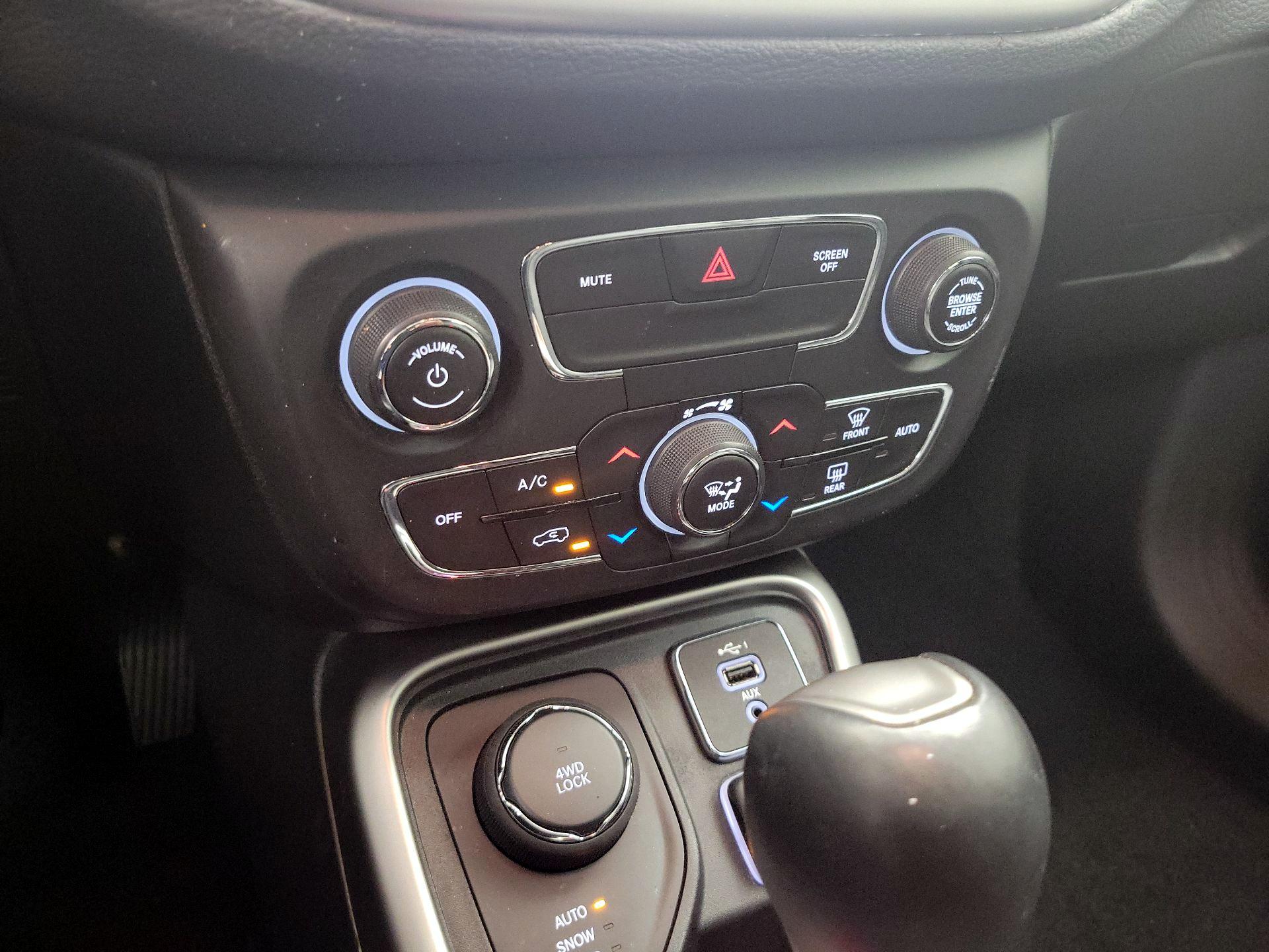 Thumbnail: 2021 Jeep Compass - 17