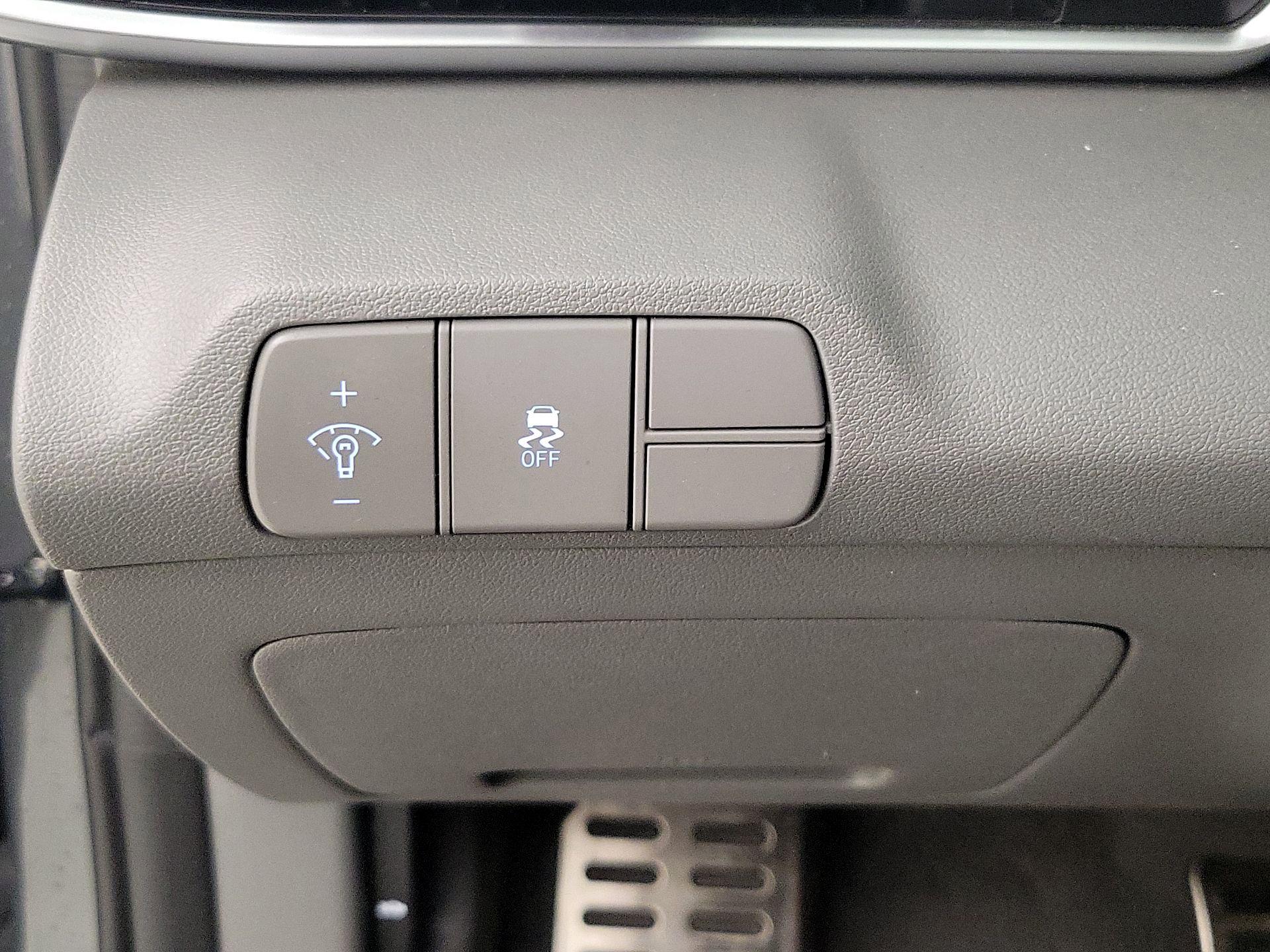 Thumbnail: 2025 Hyundai Elantra - 13