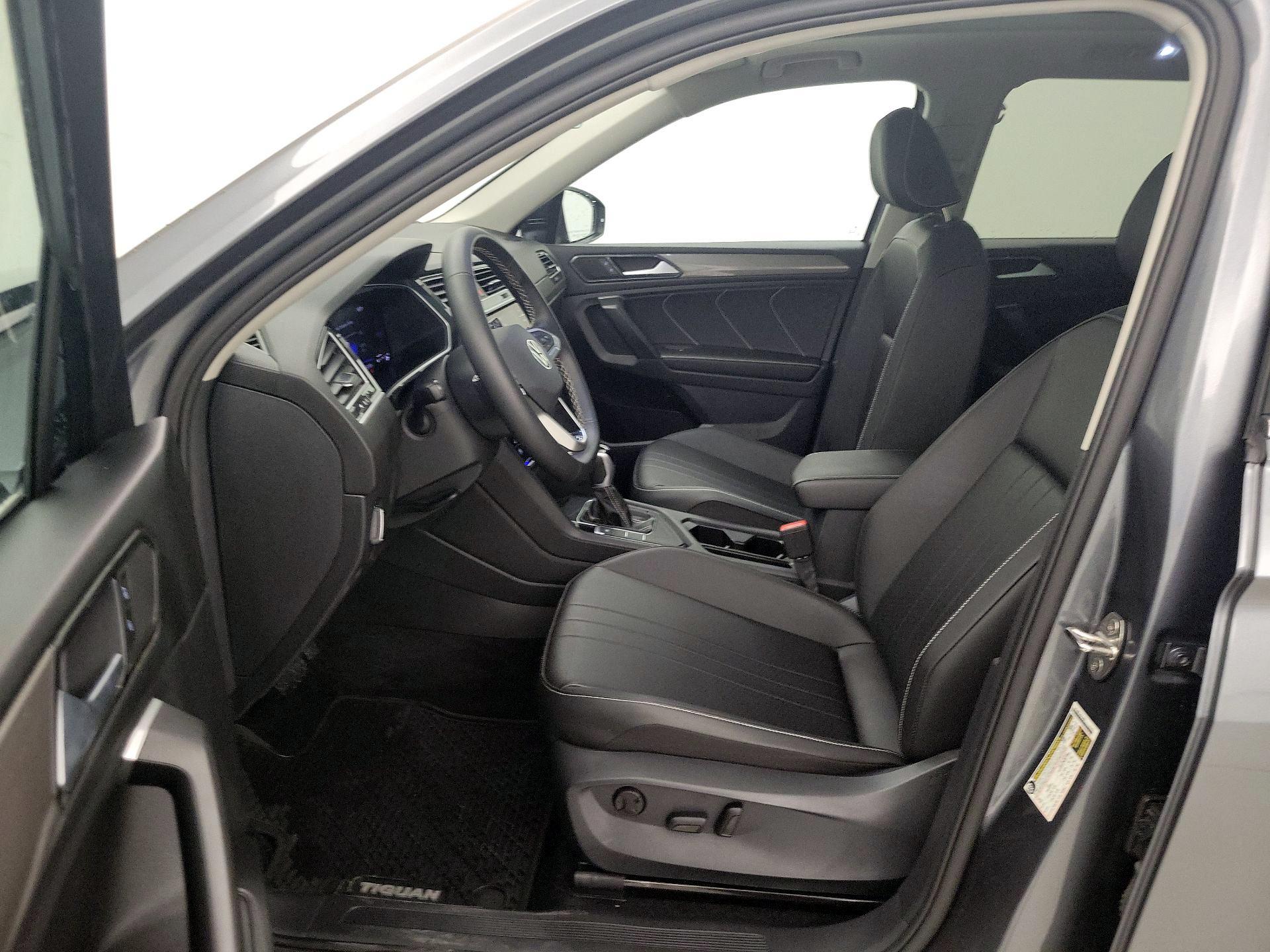 Thumbnail: 2024 Volkswagen Tiguan - 11