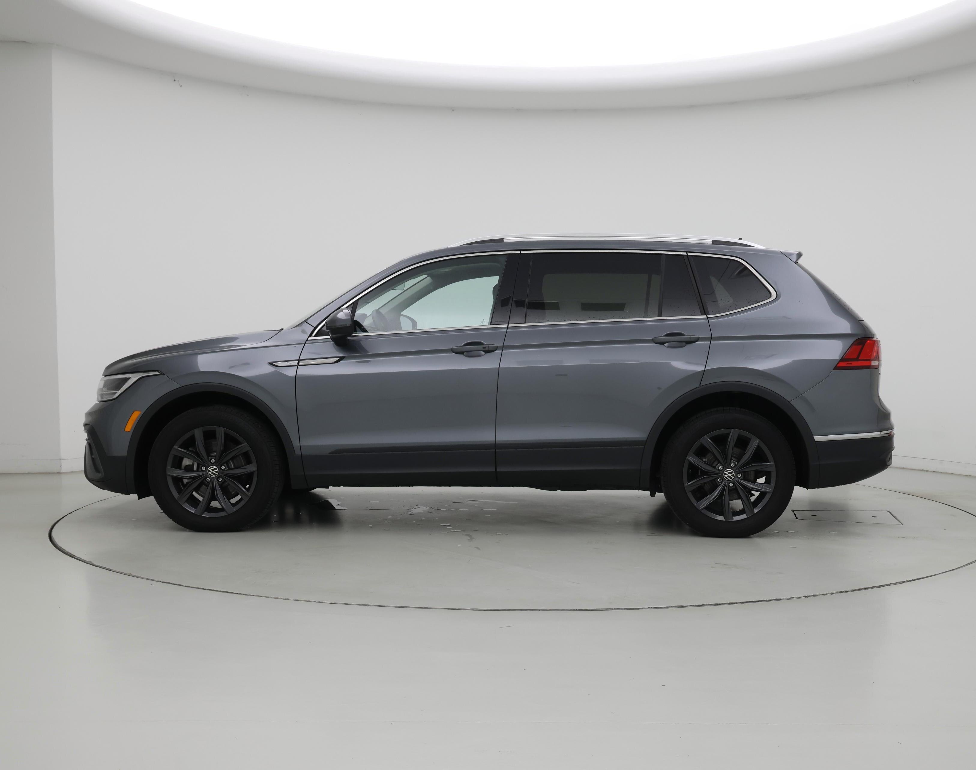 Thumbnail: 2024 Volkswagen Tiguan - 3