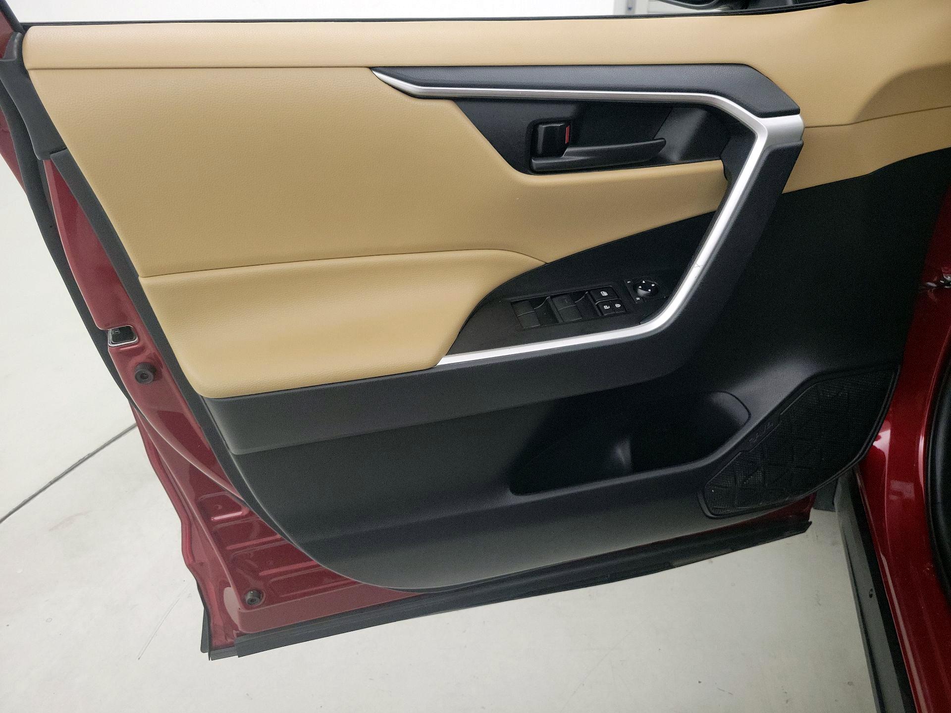 Thumbnail: 2021 Toyota RAV4 - 12