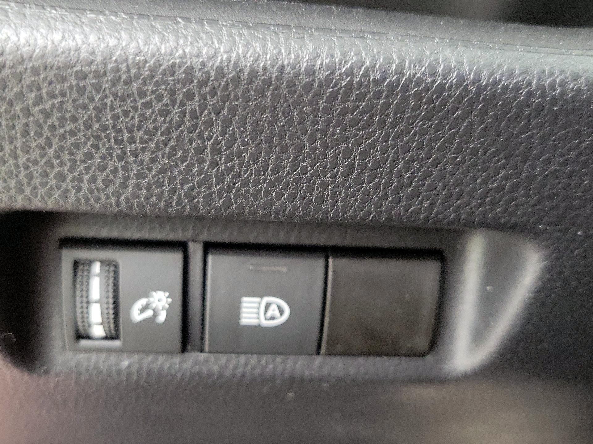 Thumbnail: 2021 Toyota RAV4 - 13