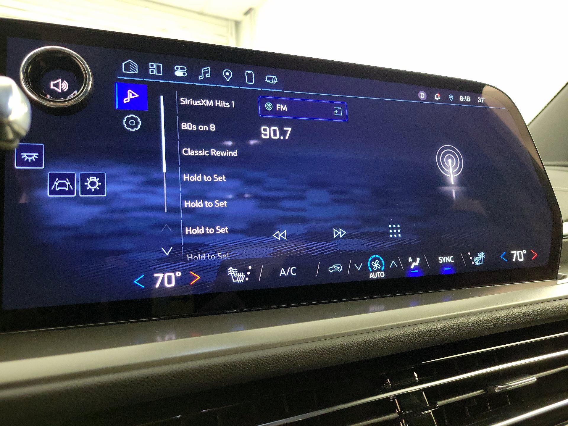 Thumbnail: 2025 Chevrolet Traverse - 16