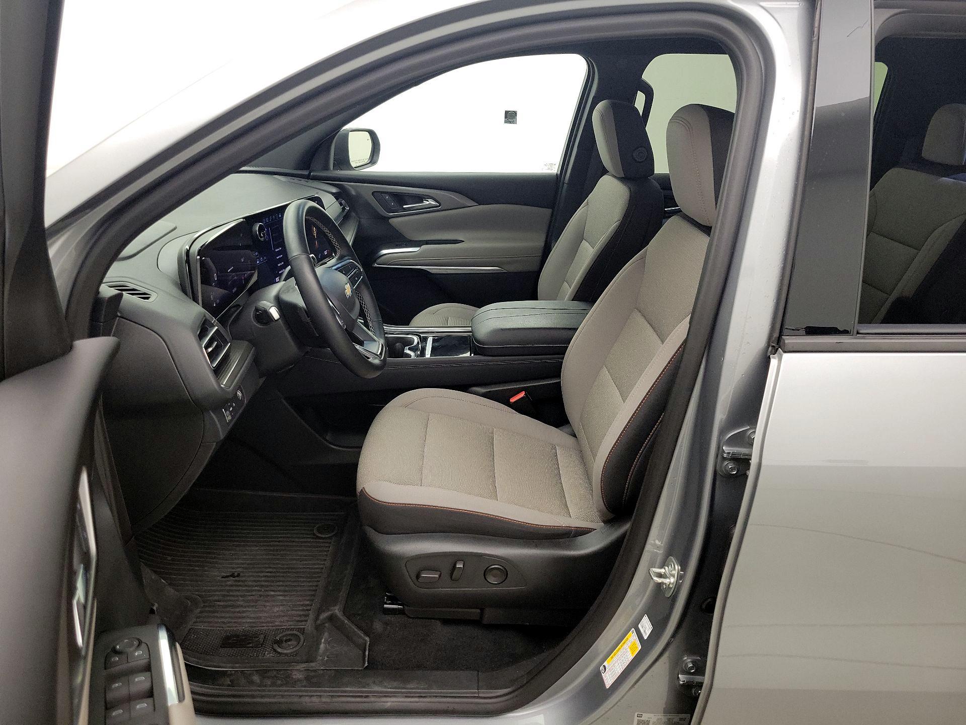 Thumbnail: 2024 Chevrolet Traverse - 11