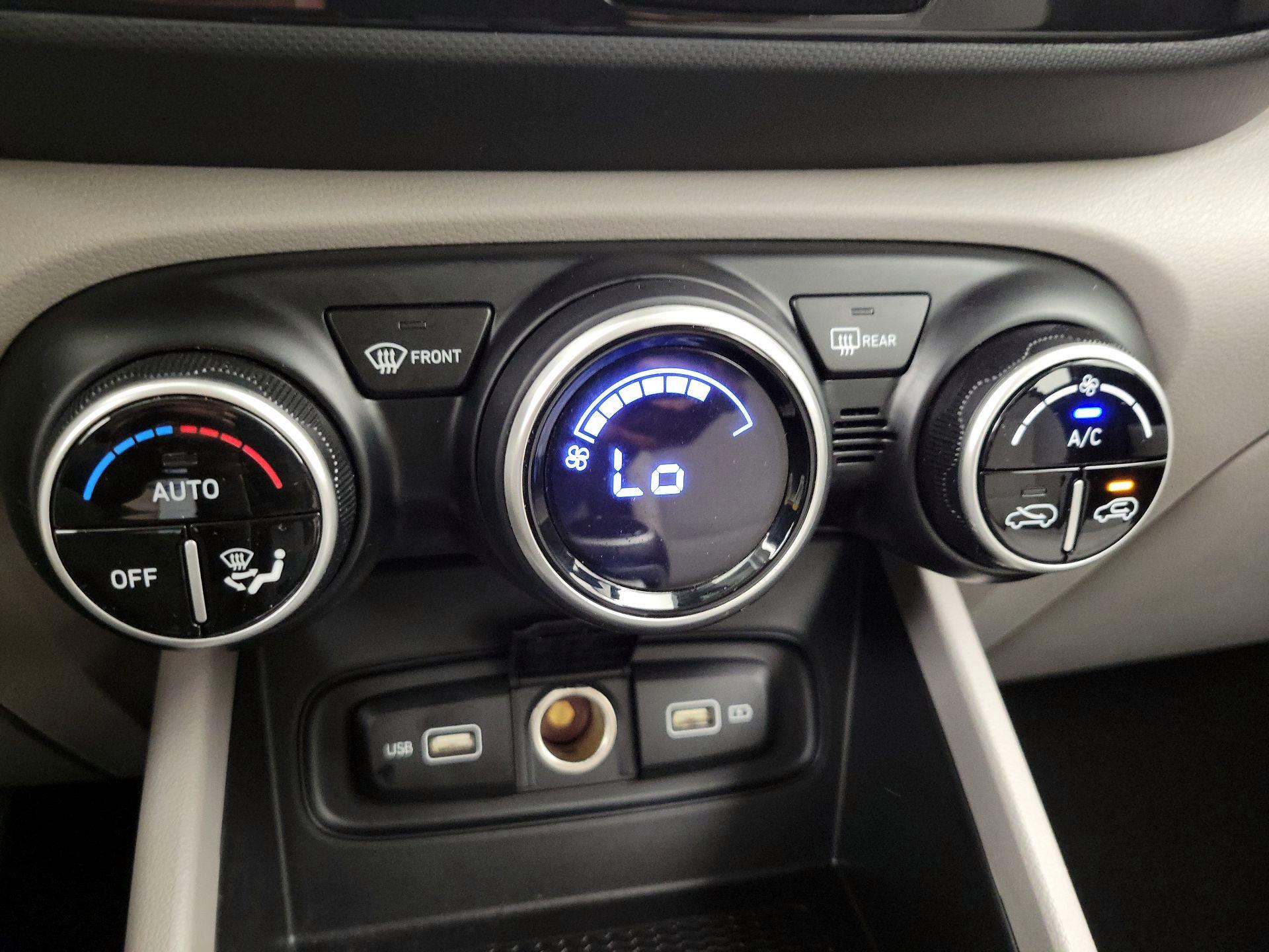 Thumbnail: 2022 Hyundai Venue - 16