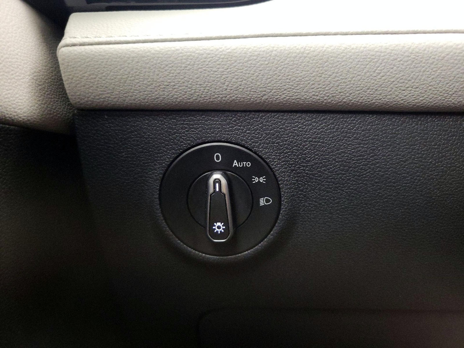 2025 Volkswagen Taos S - Photo 14