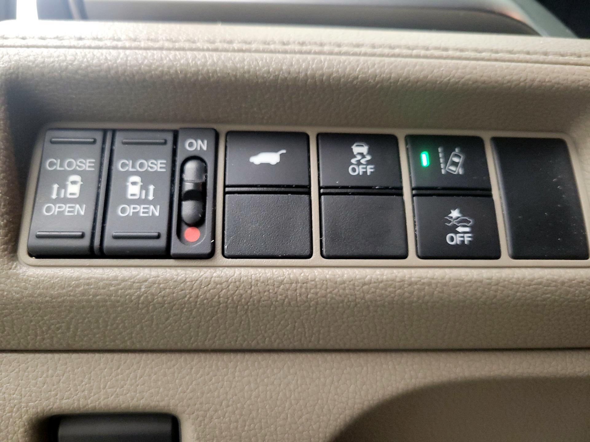 Thumbnail: 2018 Honda Odyssey - 13