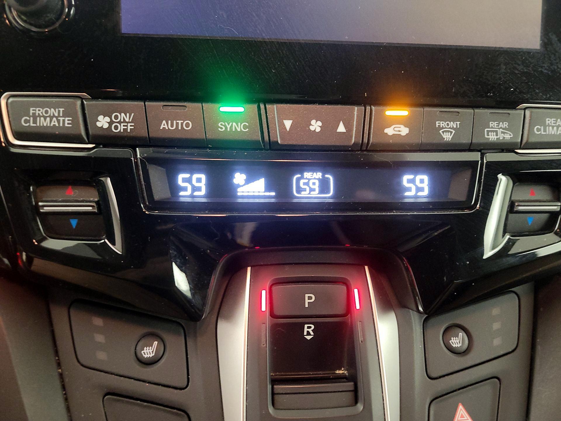 Thumbnail: 2018 Honda Odyssey - 16