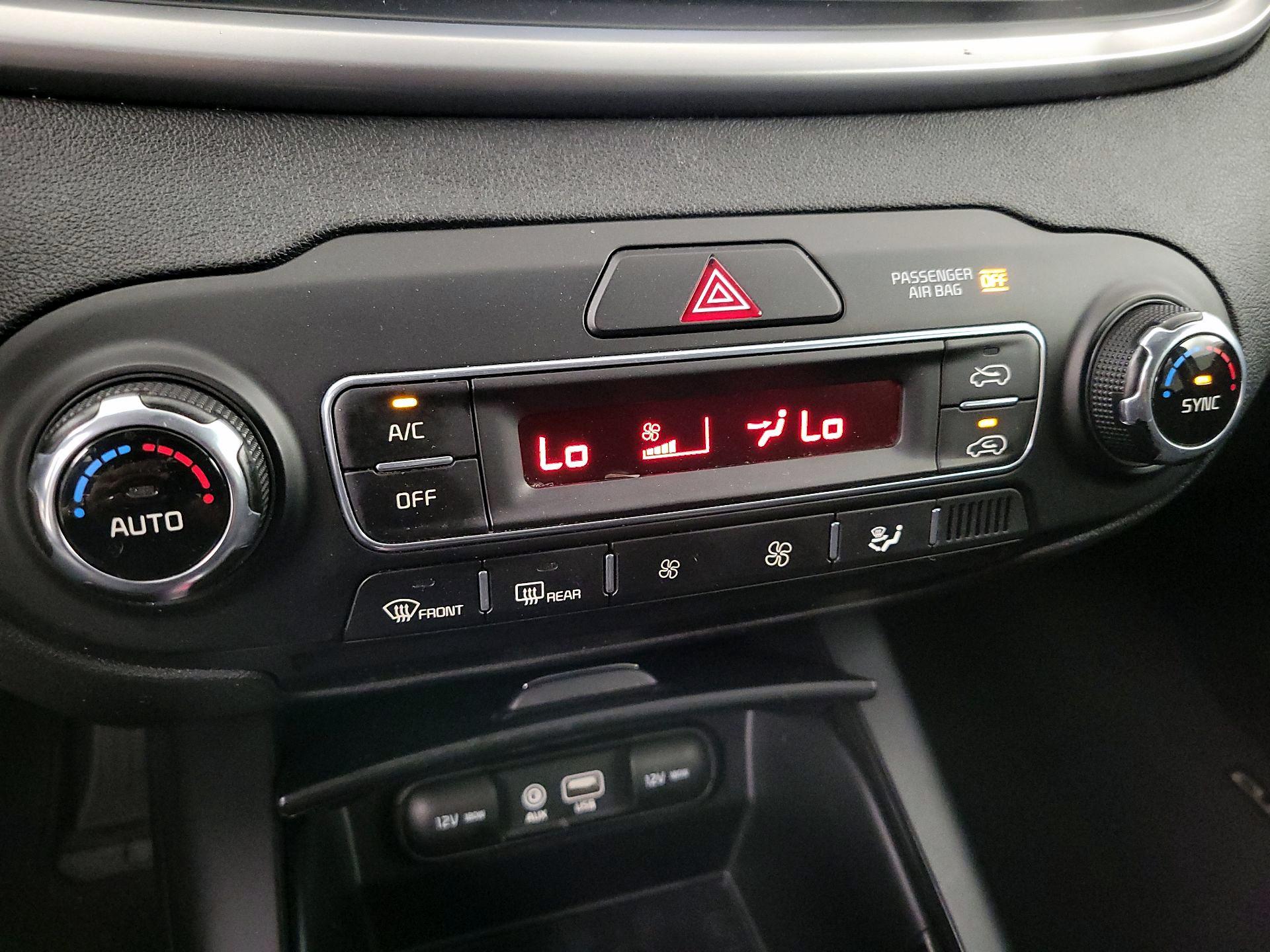 Thumbnail: 2019 Kia Sorento - 16