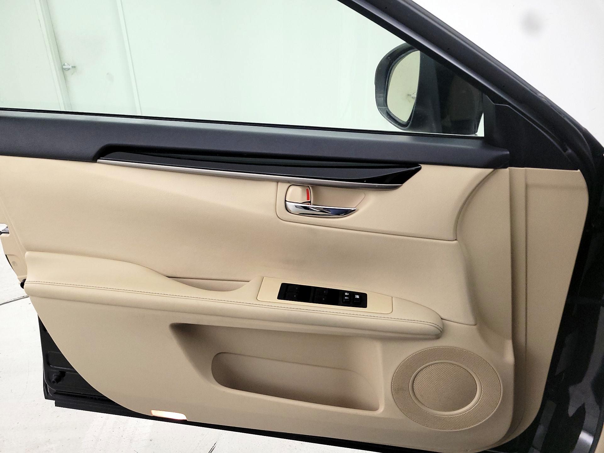 Thumbnail: 2014 Lexus ES - 12