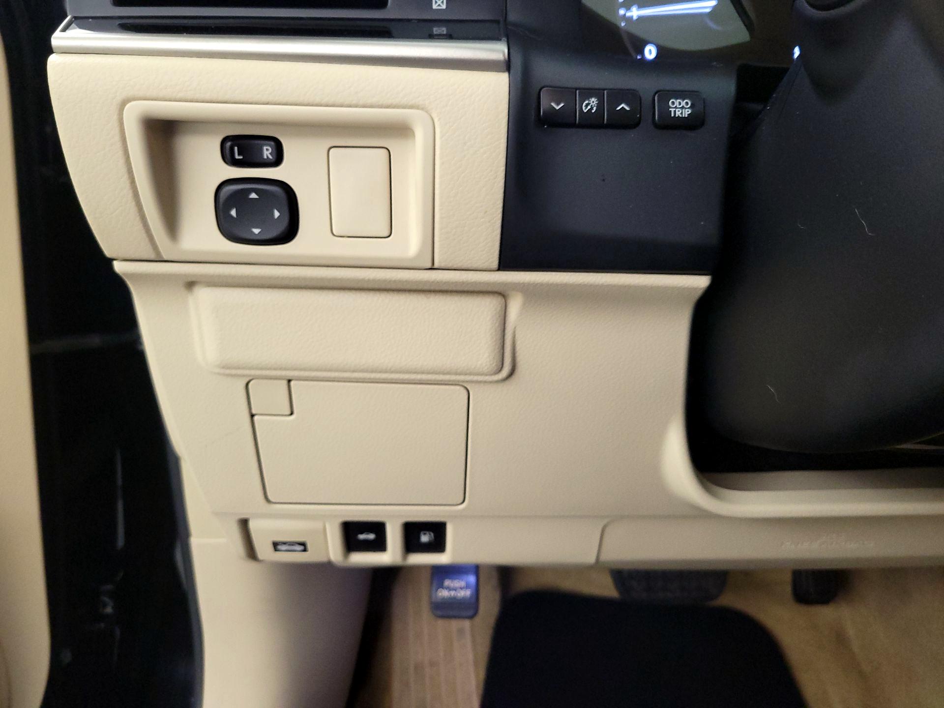 Thumbnail: 2014 Lexus ES - 13