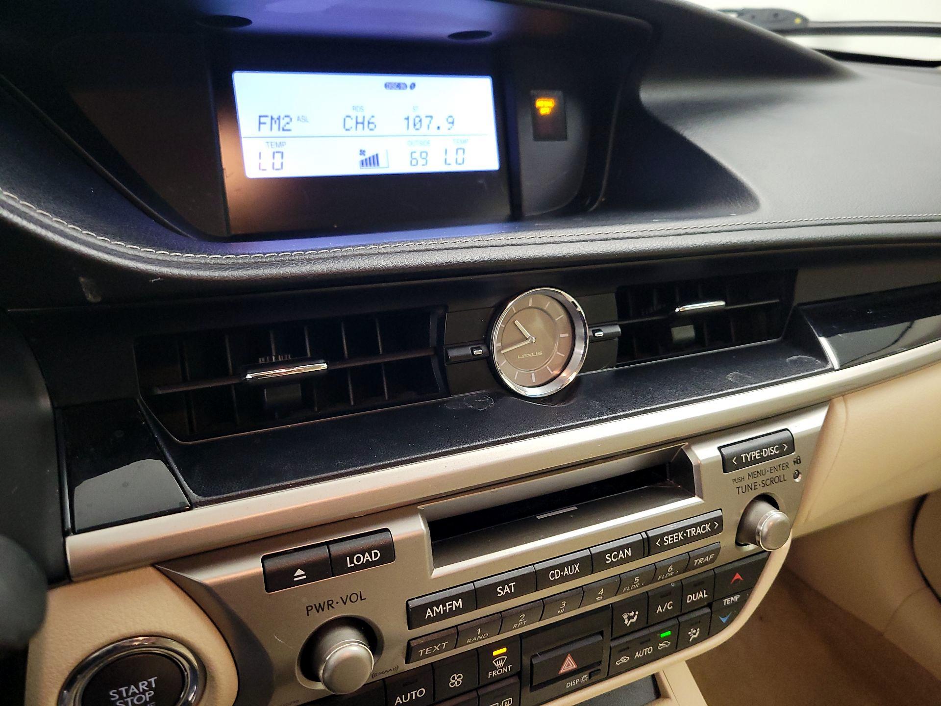 Thumbnail: 2014 Lexus ES - 14