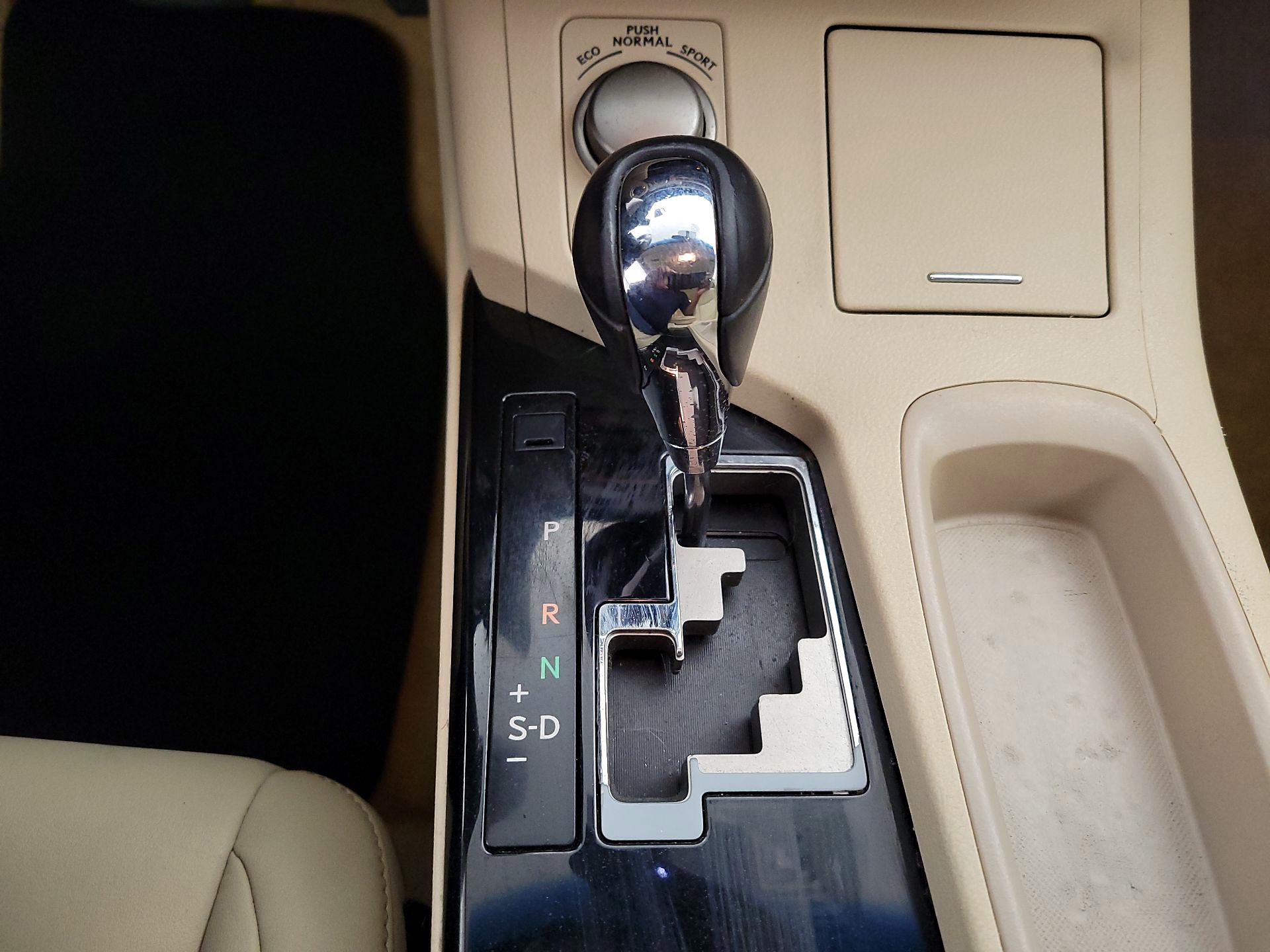 Thumbnail: 2014 Lexus ES - 16