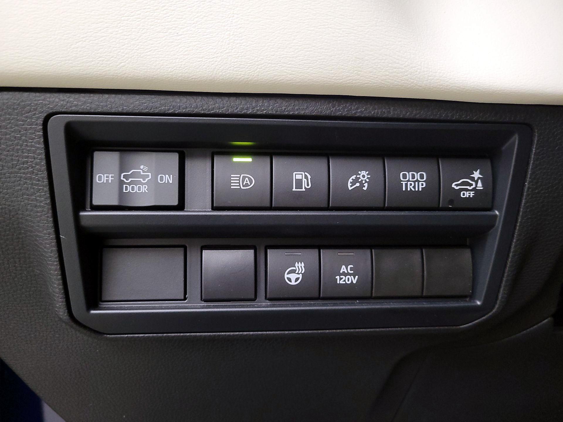 Thumbnail: 2023 Toyota Tundra - 13