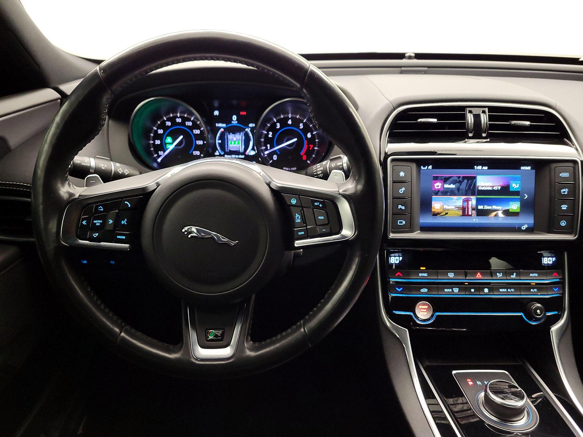 Thumbnail: 2018 Jaguar XE - 10