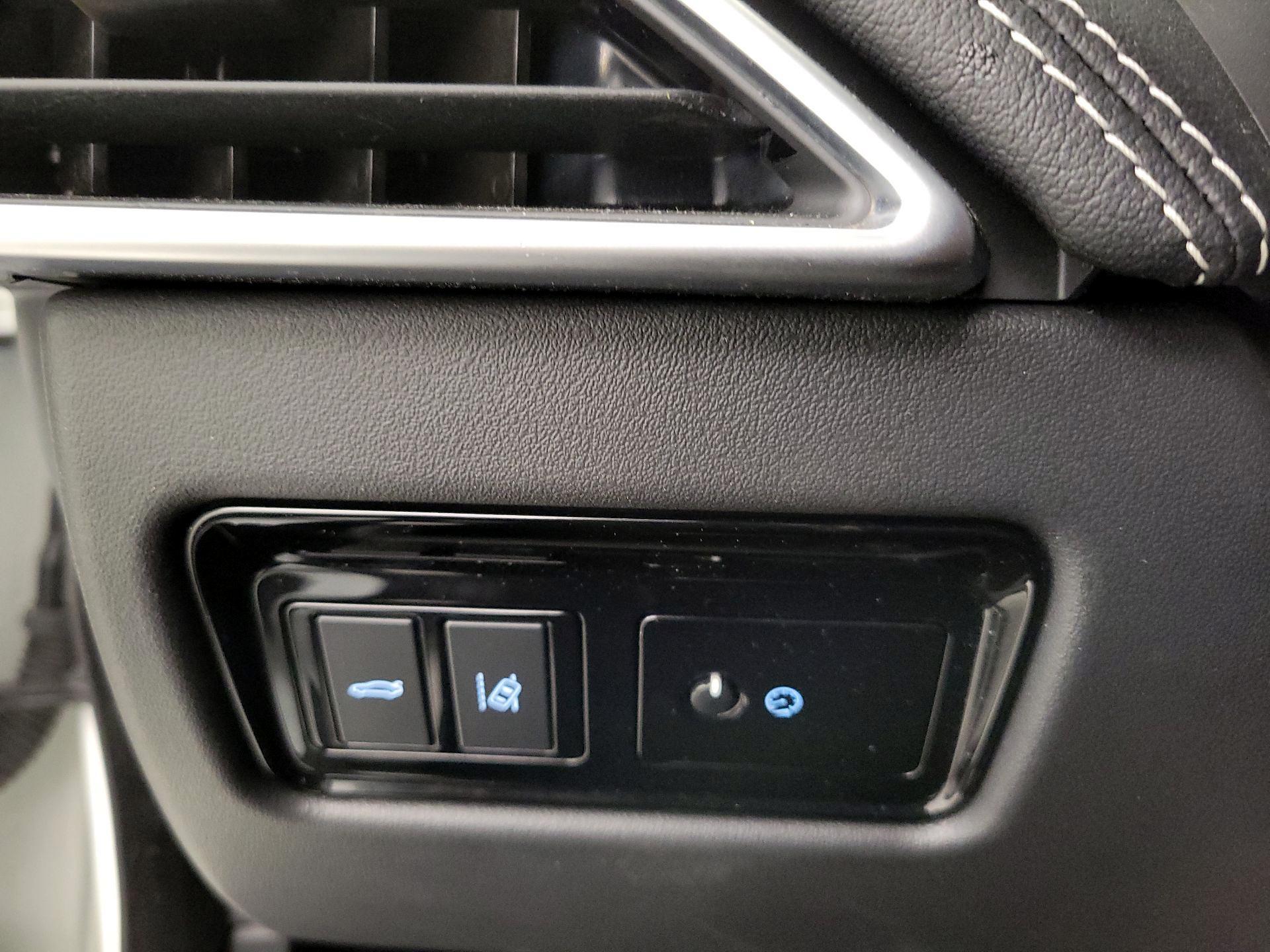 Thumbnail: 2018 Jaguar XE - 13