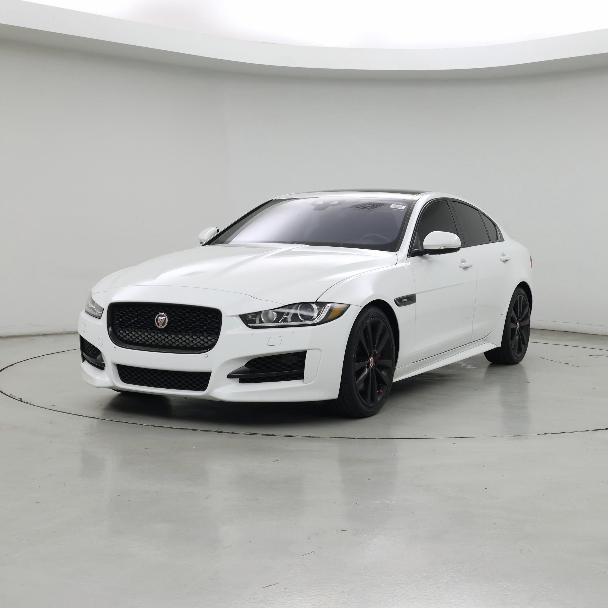 Thumbnail: 2018 Jaguar XE - 4
