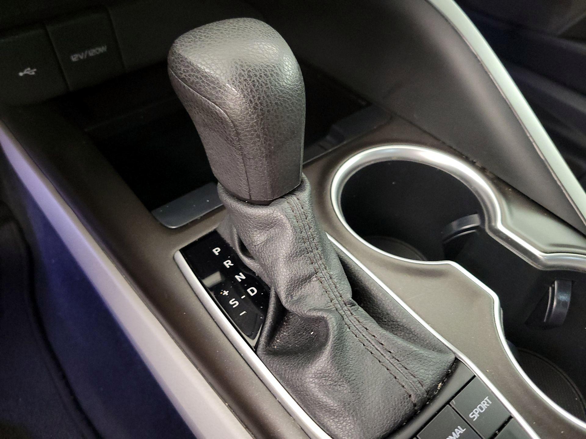 Thumbnail: 2022 Toyota Camry - 17