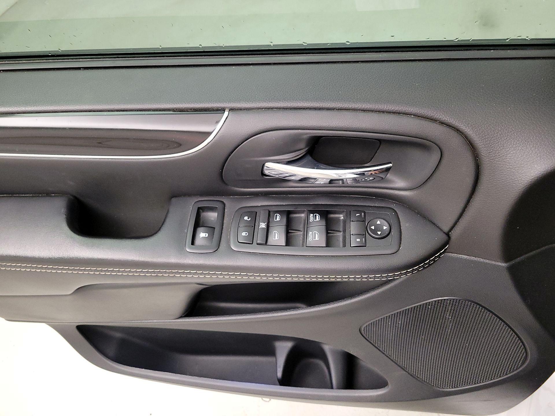 Thumbnail: 2019 Dodge Grand Caravan - 12