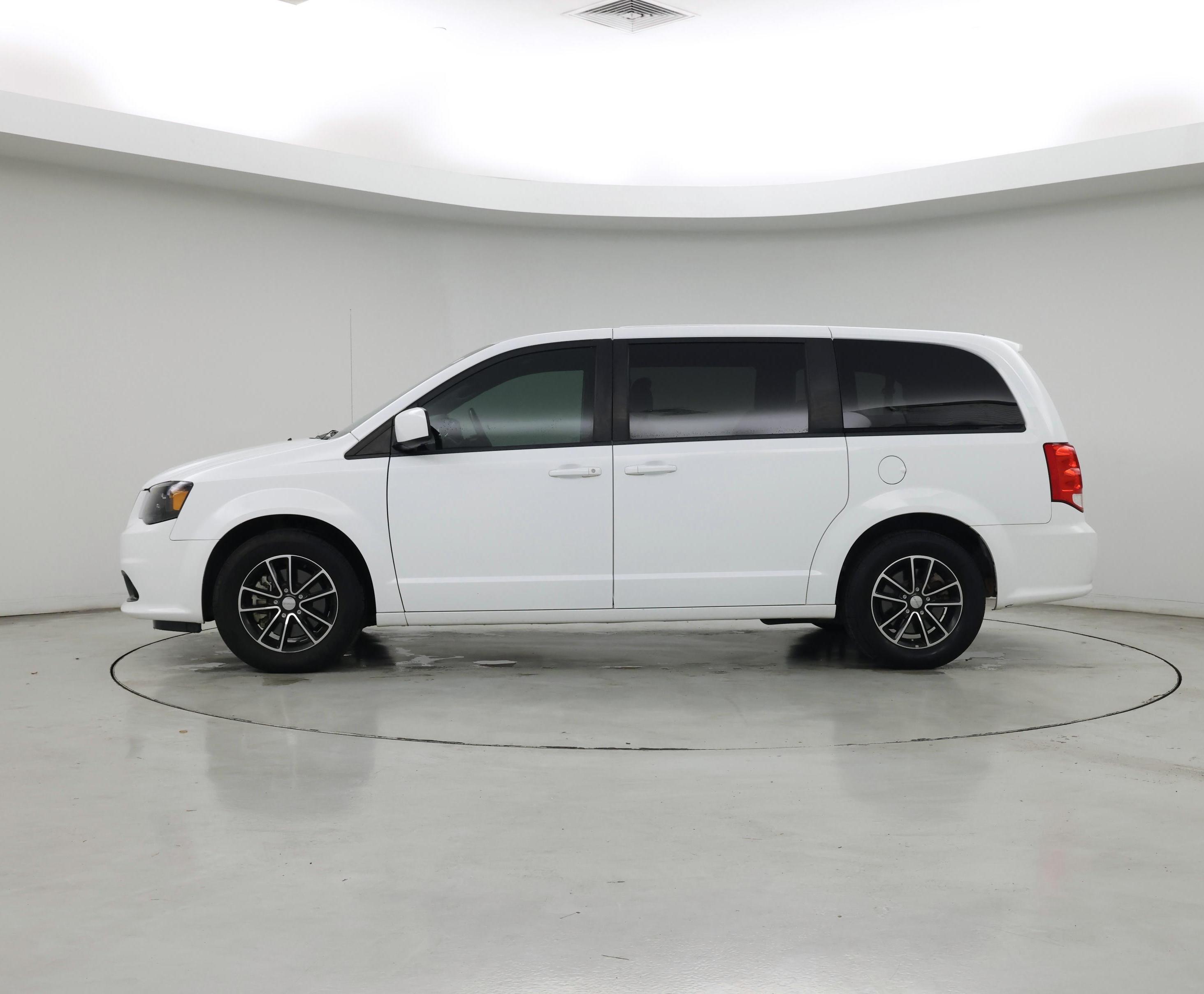 Thumbnail: 2019 Dodge Grand Caravan - 3