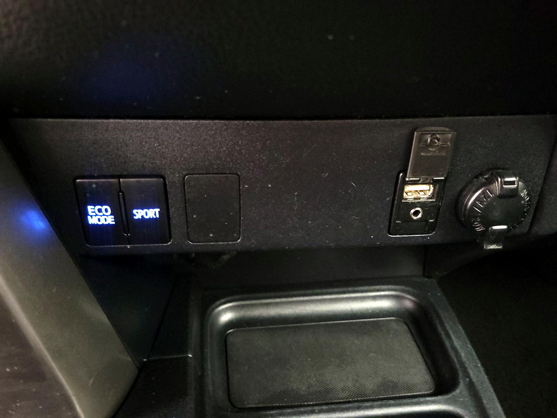 Thumbnail: 2017 Toyota RAV4 - 18