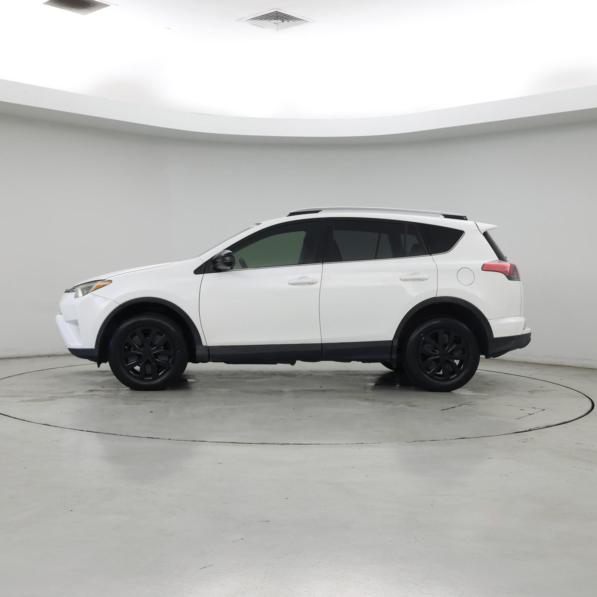 Thumbnail: 2017 Toyota RAV4 - 3