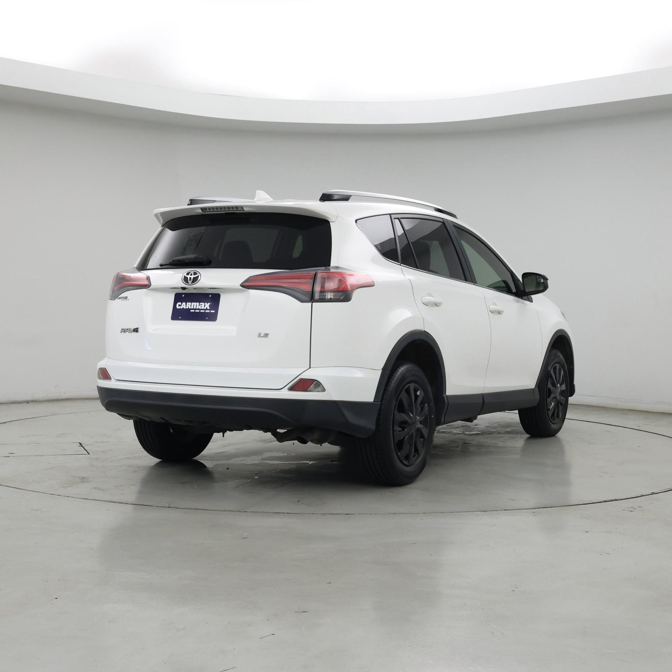 Thumbnail: 2017 Toyota RAV4 - 8