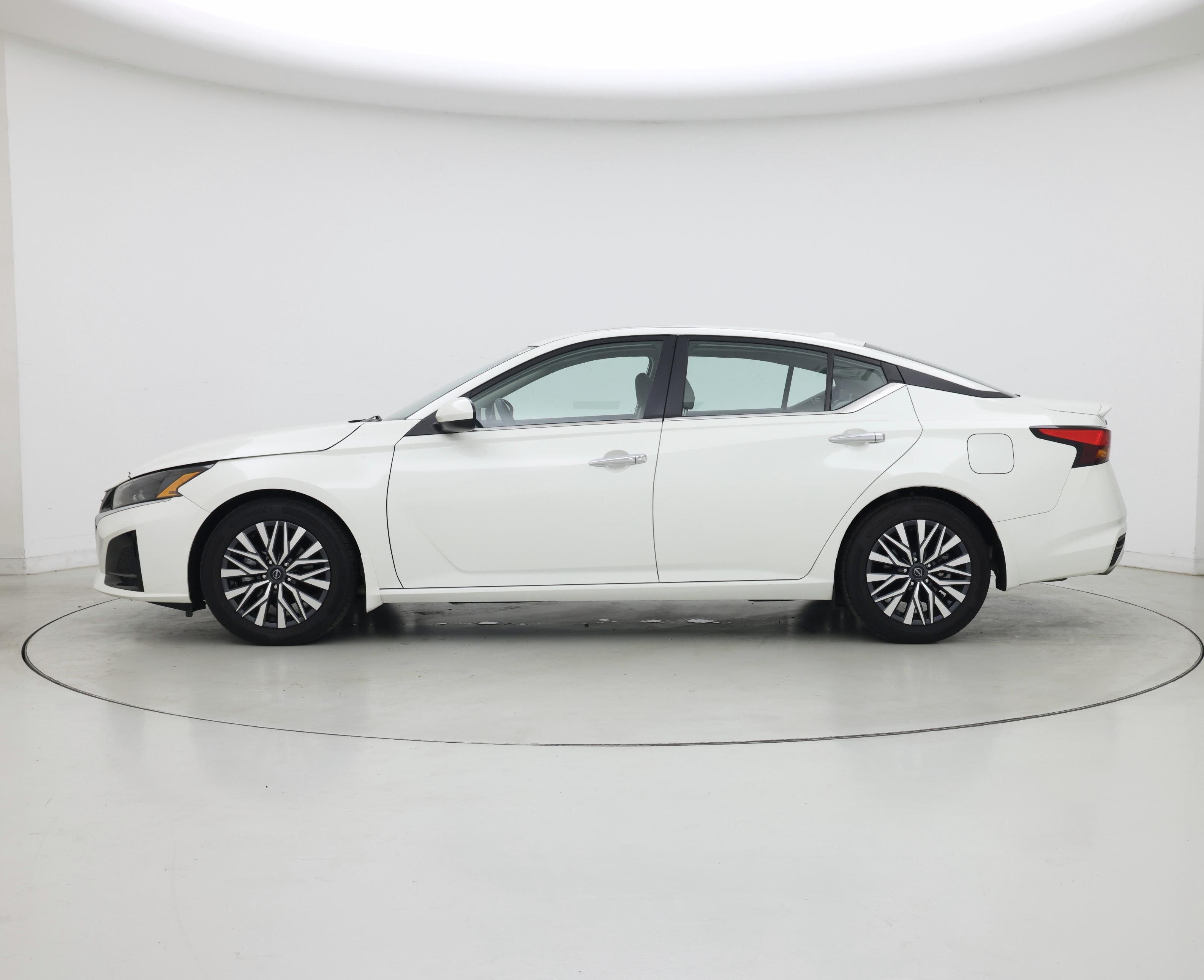 Thumbnail: 2023 Nissan Altima - 3