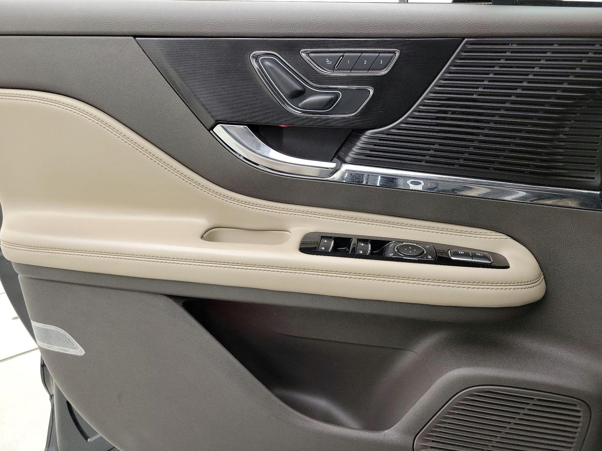 Thumbnail: 2022 Lincoln Corsair - 12