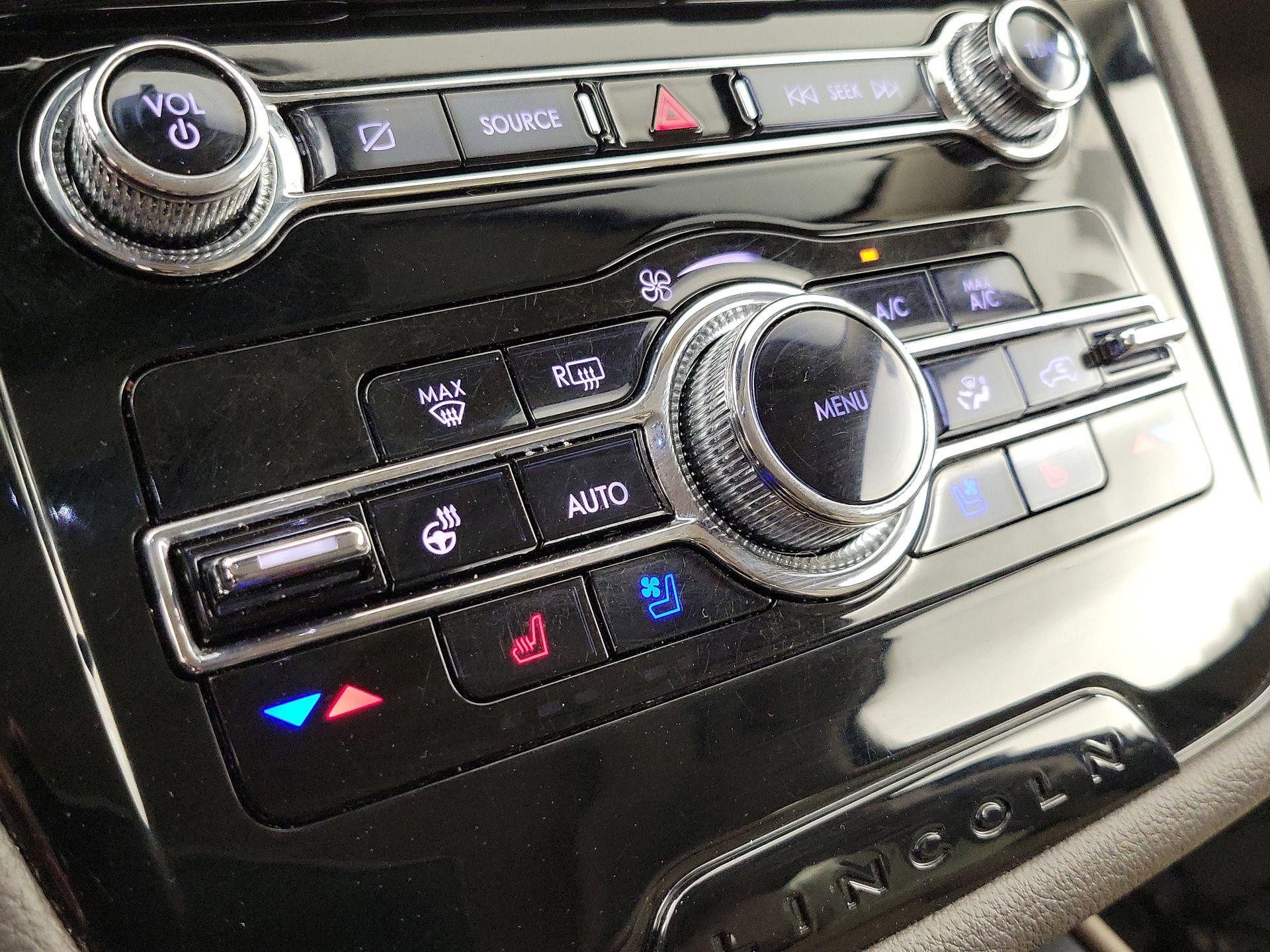 Thumbnail: 2022 Lincoln Corsair - 17