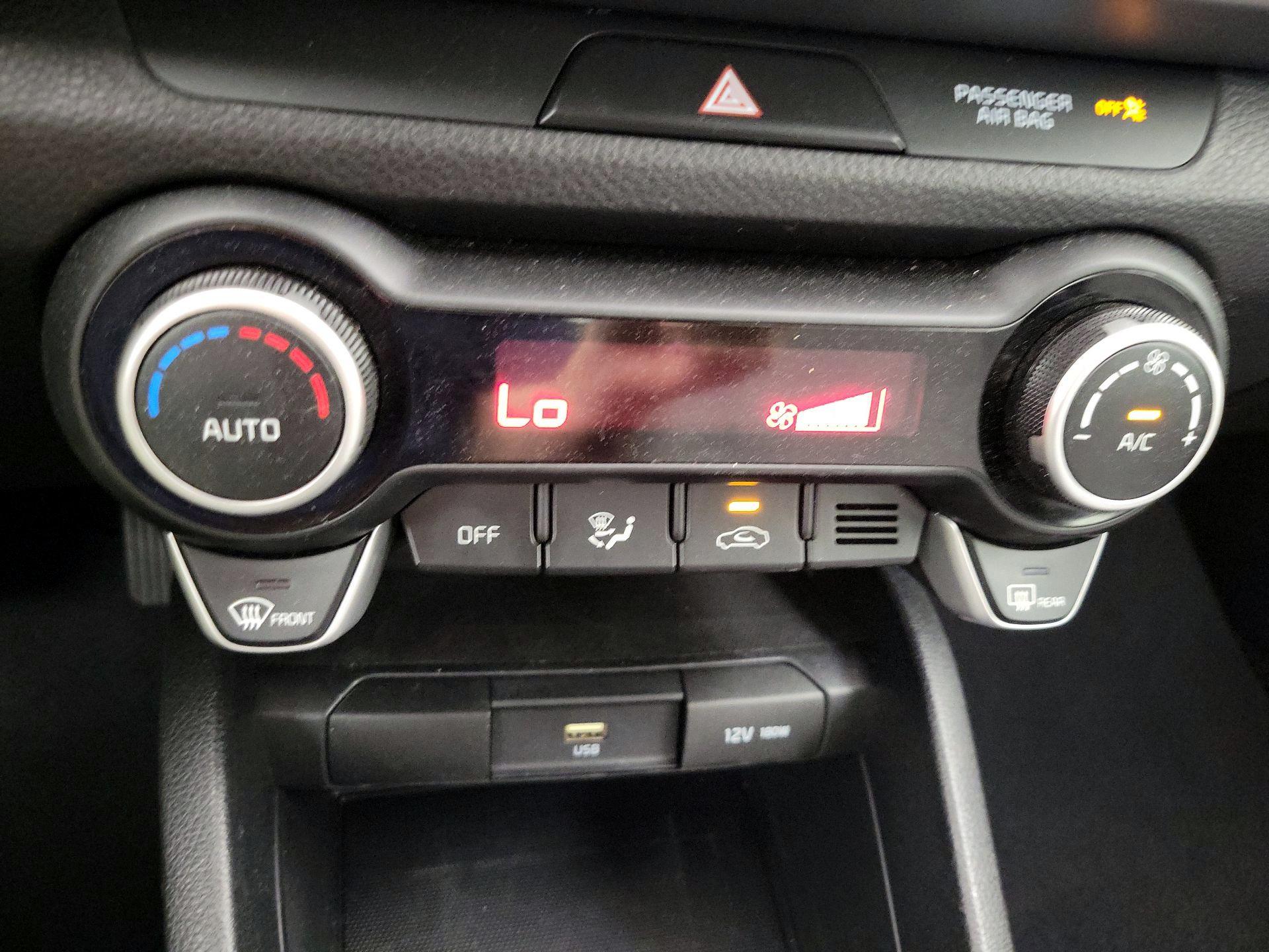 Thumbnail: 2022 Kia Rio - 16